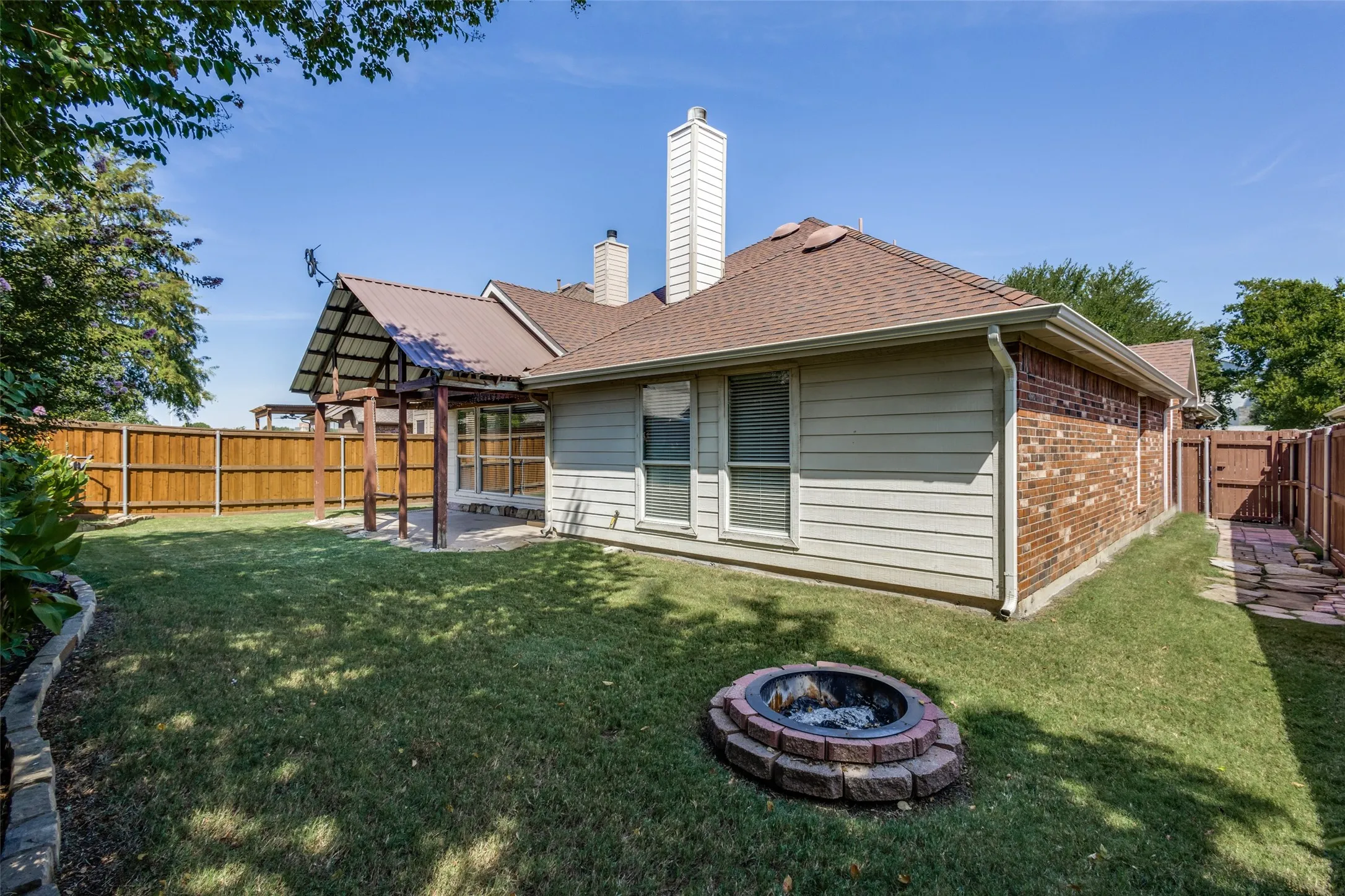 Single Family Residence For Sale in Collin County , 5525 Pebble Court, Mc Kinney, Texas 75072, 4 Bedroom, 2 Bathroom, 2 Garage spaces, 2,102 Sqft, built in 1998, mls#21351816, Real Estate Agent in Mc Kinney, Homes For Sale in Collin county, Homes For Sale in Mc Kinney, Realtor in Mc Kinney Texas, Real Estate Brokerage Independent Realty Texas, Luminita Cordes Realtor