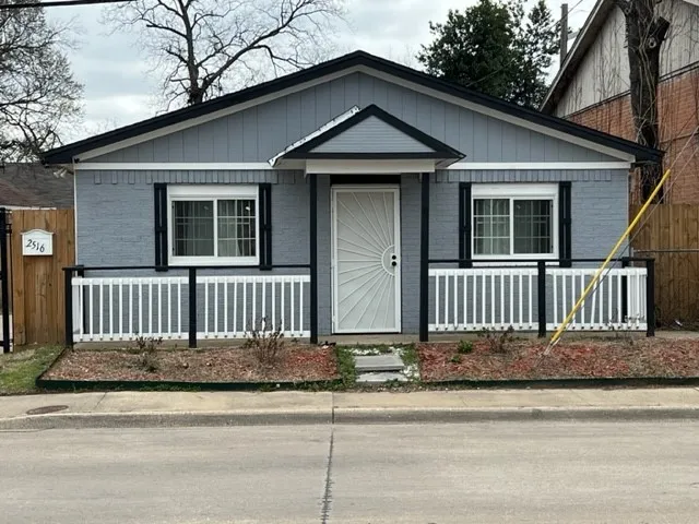 Single Family Residence For Sale in Dallas County , 2516 Metropolitan Avenue, Dallas, Texas 75215, 2 Bedroom, 1 Bathroom, Garage spaces, 825 Sqft, built in 1993, Price $240,000, mls#21352604, Real Estate Agent in Dallas, Homes For Sale in Dallas county, Homes For Sale in Dallas, Realtor in Dallas Texas, Real Estate Brokerage Independent Realty Texas, Luminita Cordes Realtor
