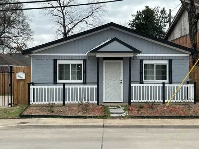 Single Family Residence For Sale in Dallas County , 2516 Metropolitan Avenue, Dallas, Texas 75215, 2 Bedroom, 1 Bathroom, Garage spaces, 825 Sqft, built in 1993, Price $240,000, mls#21352604, Real Estate Agent in Dallas, Homes For Sale in Dallas county, Homes For Sale in Dallas, Realtor in Dallas Texas, Real Estate Brokerage Independent Realty Texas, Luminita Cordes Realtor