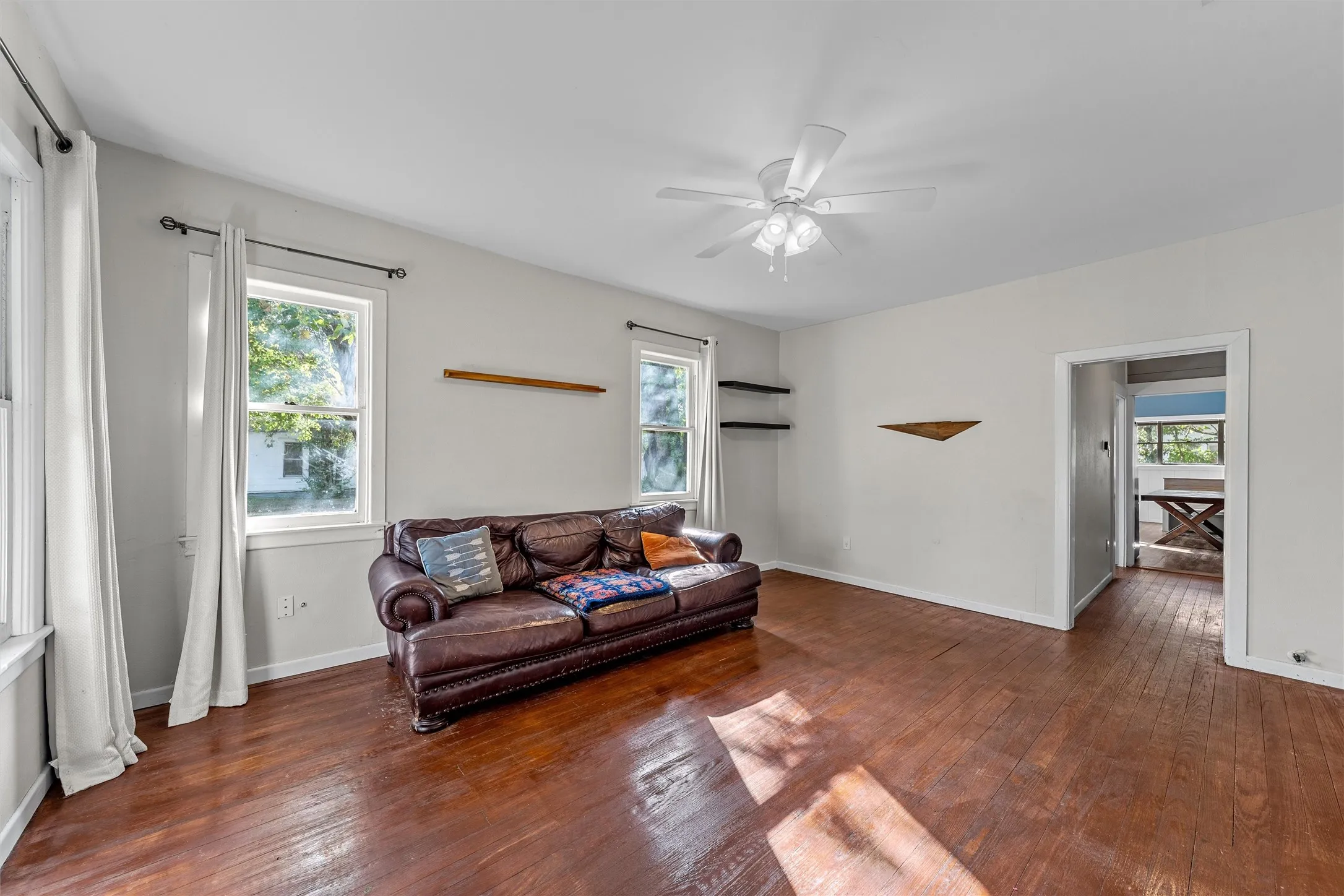 Single Family Residence For Sale in Mc Lennan County , 2200 Lyle Avenue, Waco, Texas 76708, 4 Bedroom, 2 Bathroom, 2 Garage spaces, 1,730 Sqft, built in 1950, Price $205,000, mls#21352571, Real Estate Agent in Waco, Homes For Sale in Mc Lennan county, Homes For Sale in Waco, Realtor in Waco Texas, Real Estate Brokerage Independent Realty Texas, Luminita Cordes Realtor
