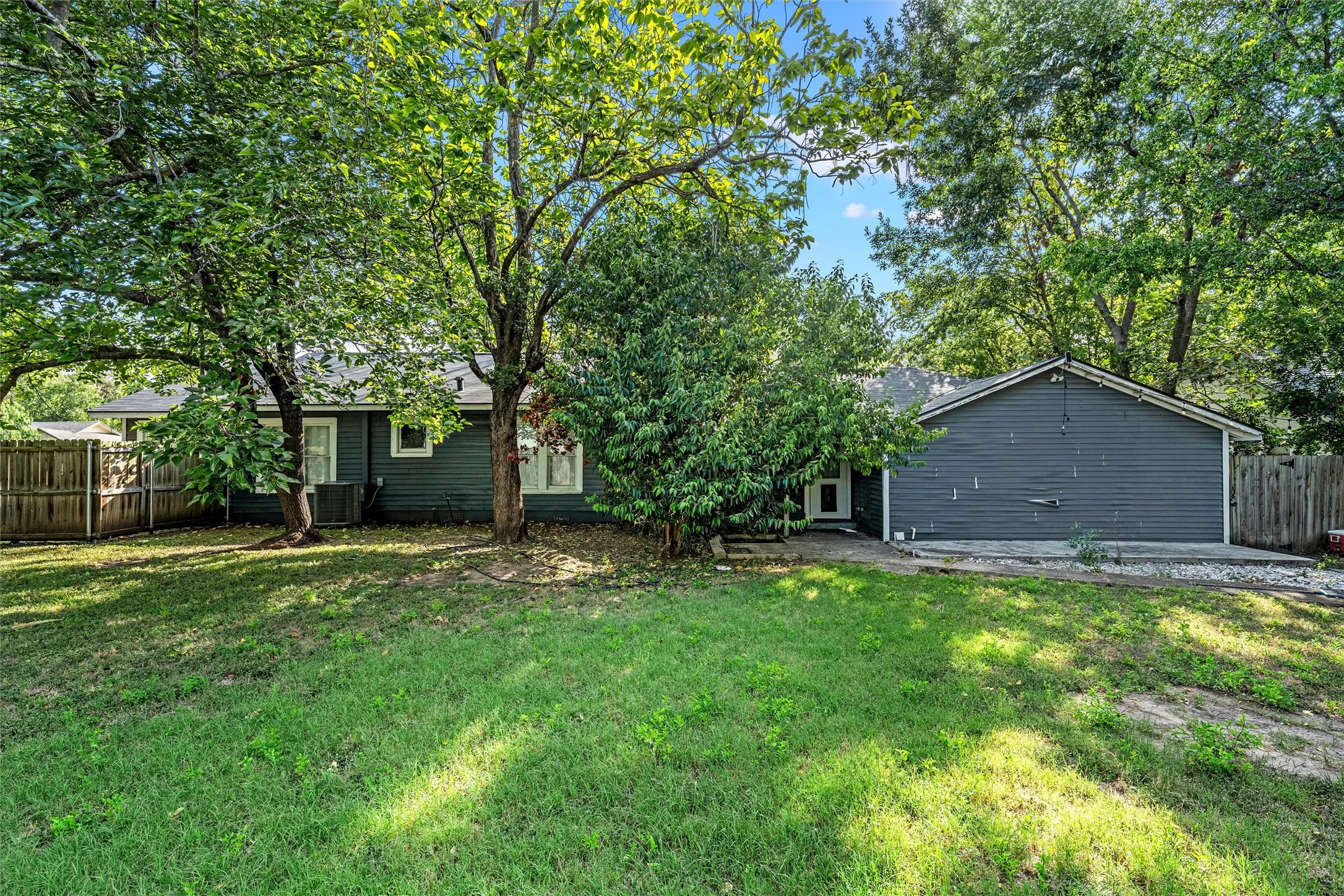 Single Family Residence For Sale in Mc Lennan County , 2200 Lyle Avenue, Waco, Texas 76708, 4 Bedroom, 2 Bathroom, 2 Garage spaces, 1,730 Sqft, built in 1950, Price $205,000, mls#21352571, Real Estate Agent in Waco, Homes For Sale in Mc Lennan county, Homes For Sale in Waco, Realtor in Waco Texas, Real Estate Brokerage Independent Realty Texas, Luminita Cordes Realtor