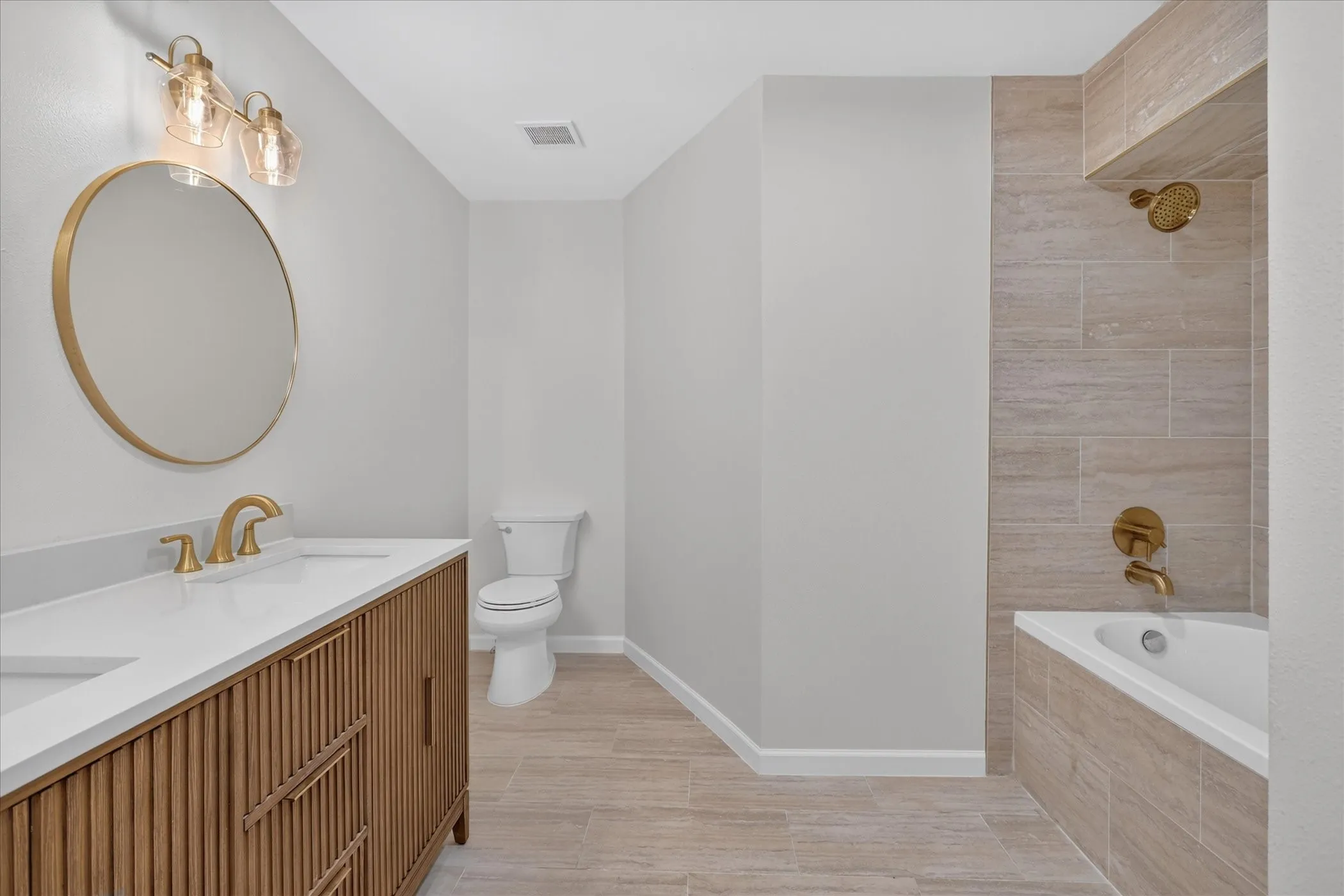 Condominium For Sale in Dallas County , 6020 E University Boulevard 117, Dallas, Texas 75206, 2 Bedroom, 2 Bathroom, Garage spaces, 1,359 Sqft, built in 1963, mls#21352613, Real Estate Agent in Dallas, Homes For Sale in Dallas county, Homes For Sale in Dallas, Realtor in Dallas Texas, Real Estate Brokerage Independent Realty Texas, Luminita Cordes Realtor