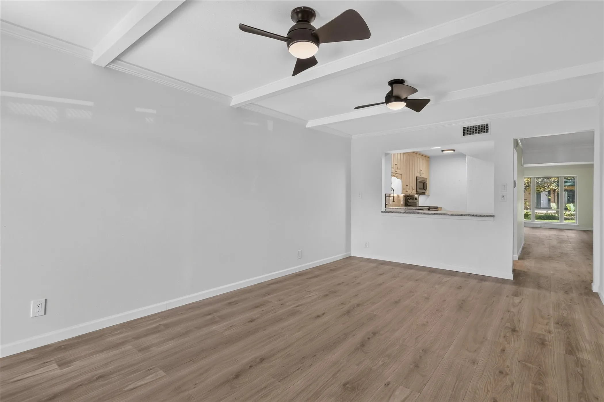 Condominium For Sale in Dallas County , 6020 E University Boulevard 117, Dallas, Texas 75206, 2 Bedroom, 2 Bathroom, Garage spaces, 1,359 Sqft, built in 1963, mls#21352613, Real Estate Agent in Dallas, Homes For Sale in Dallas county, Homes For Sale in Dallas, Realtor in Dallas Texas, Real Estate Brokerage Independent Realty Texas, Luminita Cordes Realtor
