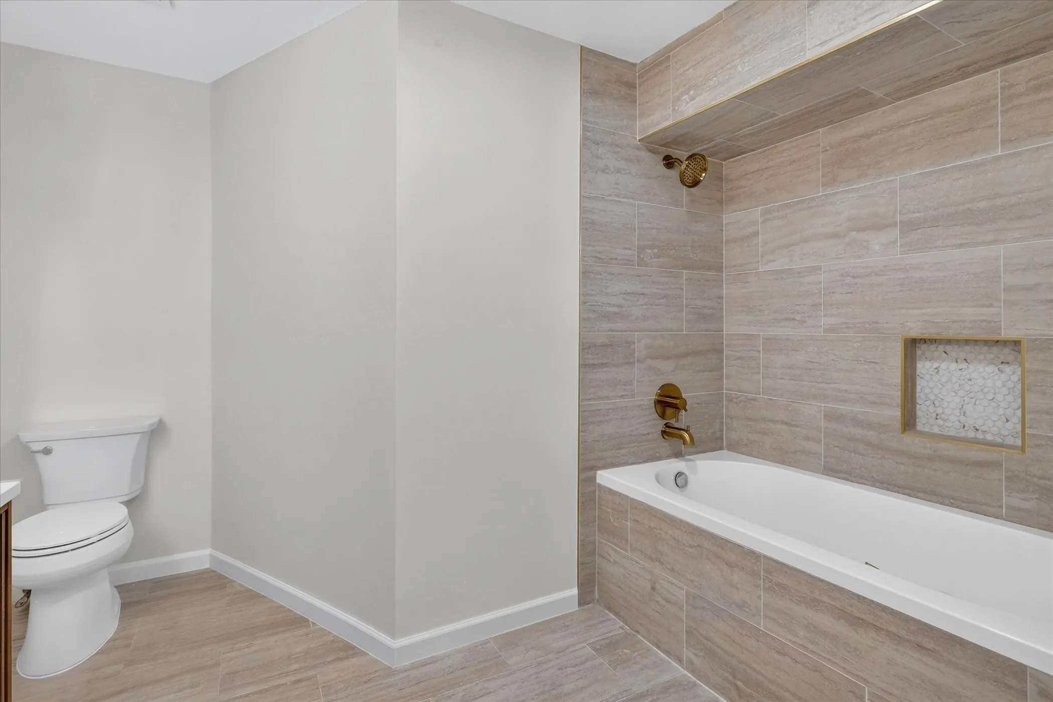 Condominium For Sale in Dallas County , 6020 E University Boulevard 117, Dallas, Texas 75206, 2 Bedroom, 2 Bathroom, Garage spaces, 1,359 Sqft, built in 1963, mls#21352613, Real Estate Agent in Dallas, Homes For Sale in Dallas county, Homes For Sale in Dallas, Realtor in Dallas Texas, Real Estate Brokerage Independent Realty Texas, Luminita Cordes Realtor