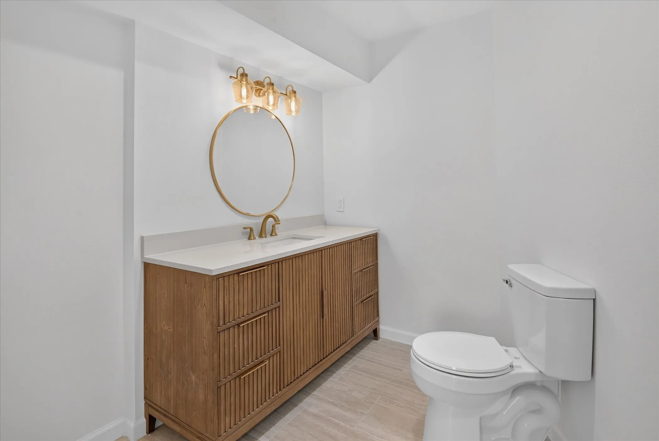 Condominium For Sale in Dallas County , 6020 E University Boulevard 117, Dallas, Texas 75206, 2 Bedroom, 2 Bathroom, Garage spaces, 1,359 Sqft, built in 1963, mls#21352613, Real Estate Agent in Dallas, Homes For Sale in Dallas county, Homes For Sale in Dallas, Realtor in Dallas Texas, Real Estate Brokerage Independent Realty Texas, Luminita Cordes Realtor