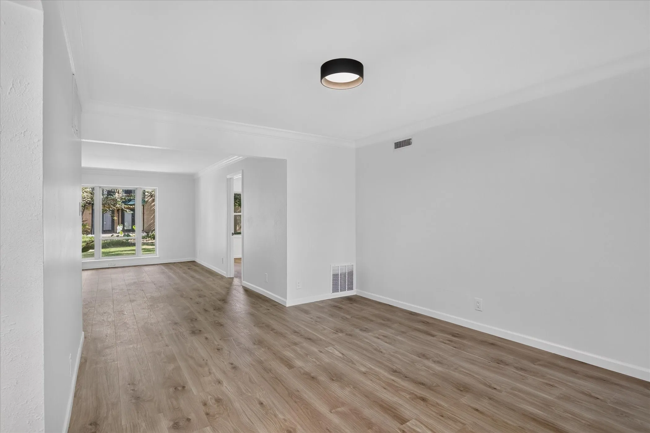 Condominium For Sale in Dallas County , 6020 E University Boulevard 117, Dallas, Texas 75206, 2 Bedroom, 2 Bathroom, Garage spaces, 1,359 Sqft, built in 1963, mls#21352613, Real Estate Agent in Dallas, Homes For Sale in Dallas county, Homes For Sale in Dallas, Realtor in Dallas Texas, Real Estate Brokerage Independent Realty Texas, Luminita Cordes Realtor