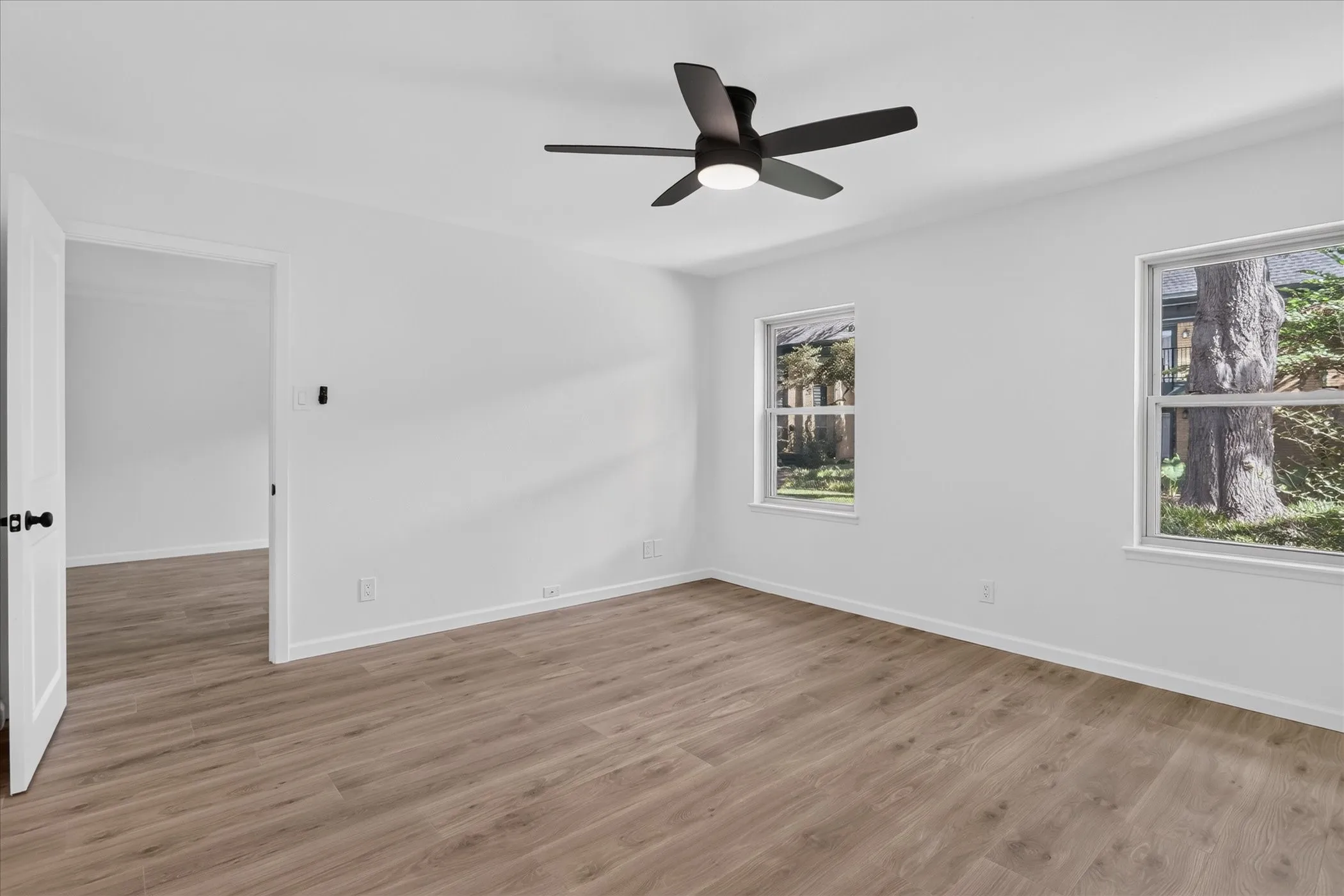 Condominium For Sale in Dallas County , 6020 E University Boulevard 117, Dallas, Texas 75206, 2 Bedroom, 2 Bathroom, Garage spaces, 1,359 Sqft, built in 1963, mls#21352613, Real Estate Agent in Dallas, Homes For Sale in Dallas county, Homes For Sale in Dallas, Realtor in Dallas Texas, Real Estate Brokerage Independent Realty Texas, Luminita Cordes Realtor