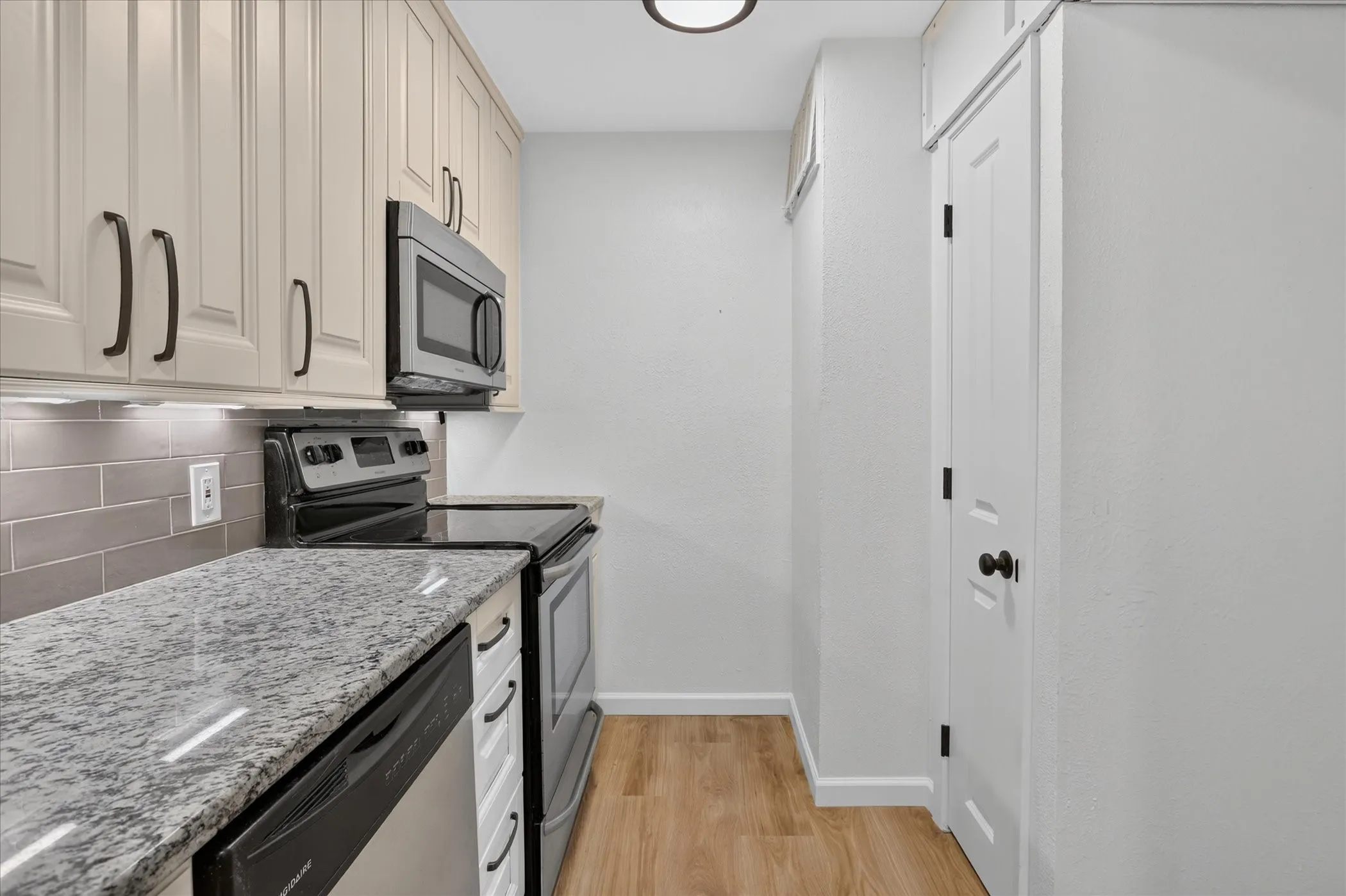 Condominium For Sale in Dallas County , 6020 E University Boulevard 117, Dallas, Texas 75206, 2 Bedroom, 2 Bathroom, Garage spaces, 1,359 Sqft, built in 1963, mls#21352613, Real Estate Agent in Dallas, Homes For Sale in Dallas county, Homes For Sale in Dallas, Realtor in Dallas Texas, Real Estate Brokerage Independent Realty Texas, Luminita Cordes Realtor