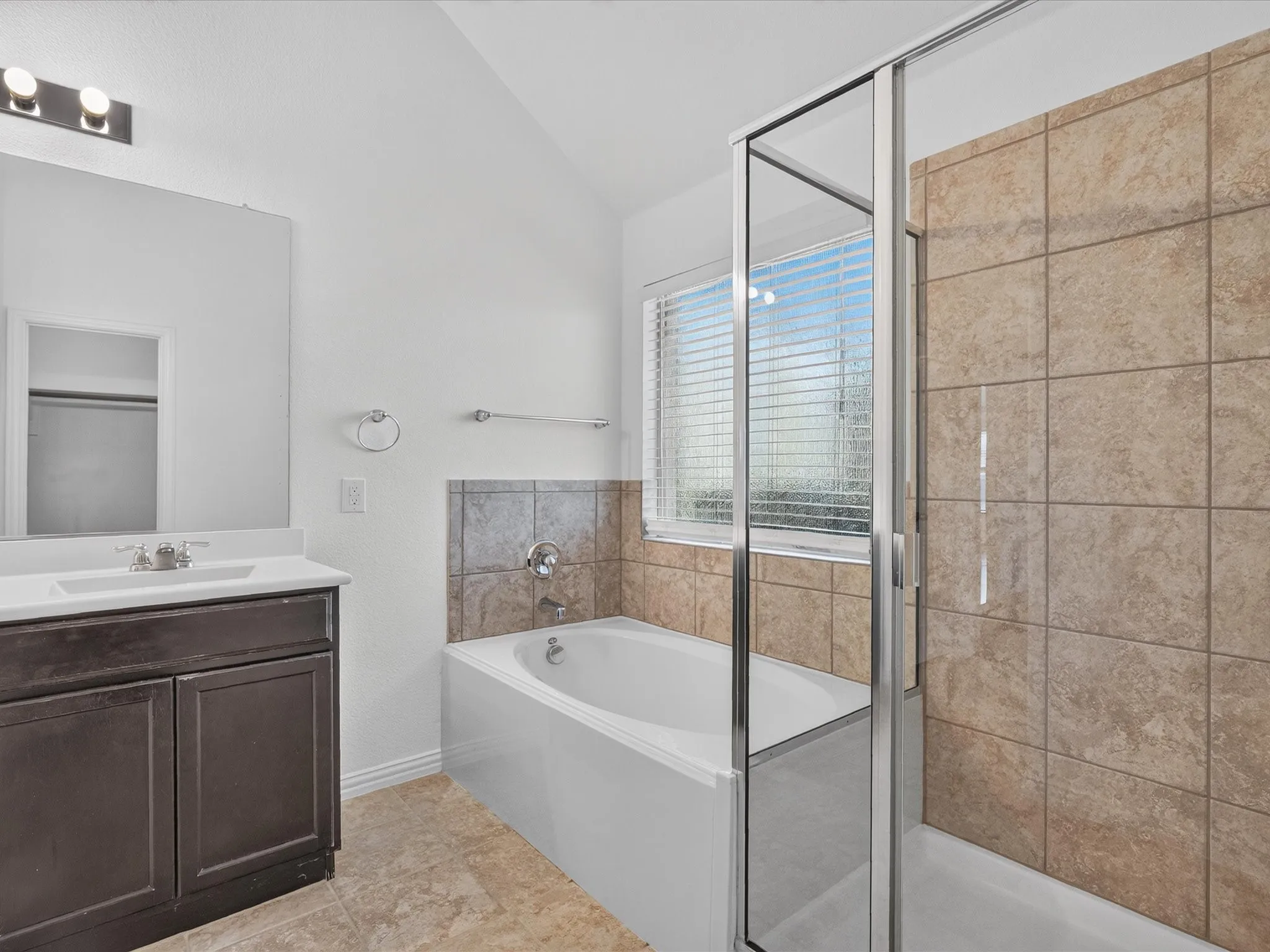 Single Family Residence For Rent in Tarrant County , 3500 Durango Root Court, Fort Worth, Texas 76244, 4 Bedroom, 2 Bathroom, 2 Garage spaces, 2,044 Sqft, built in 2012, mls#21352611, Real Estate Agent in Fort Worth, Homes For Rent in Tarrant county, Homes For Rent in Fort Worth, Realtor in Fort Worth Texas, Real Estate Brokerage Independent Realty Texas, Luminita Cordes Realtor