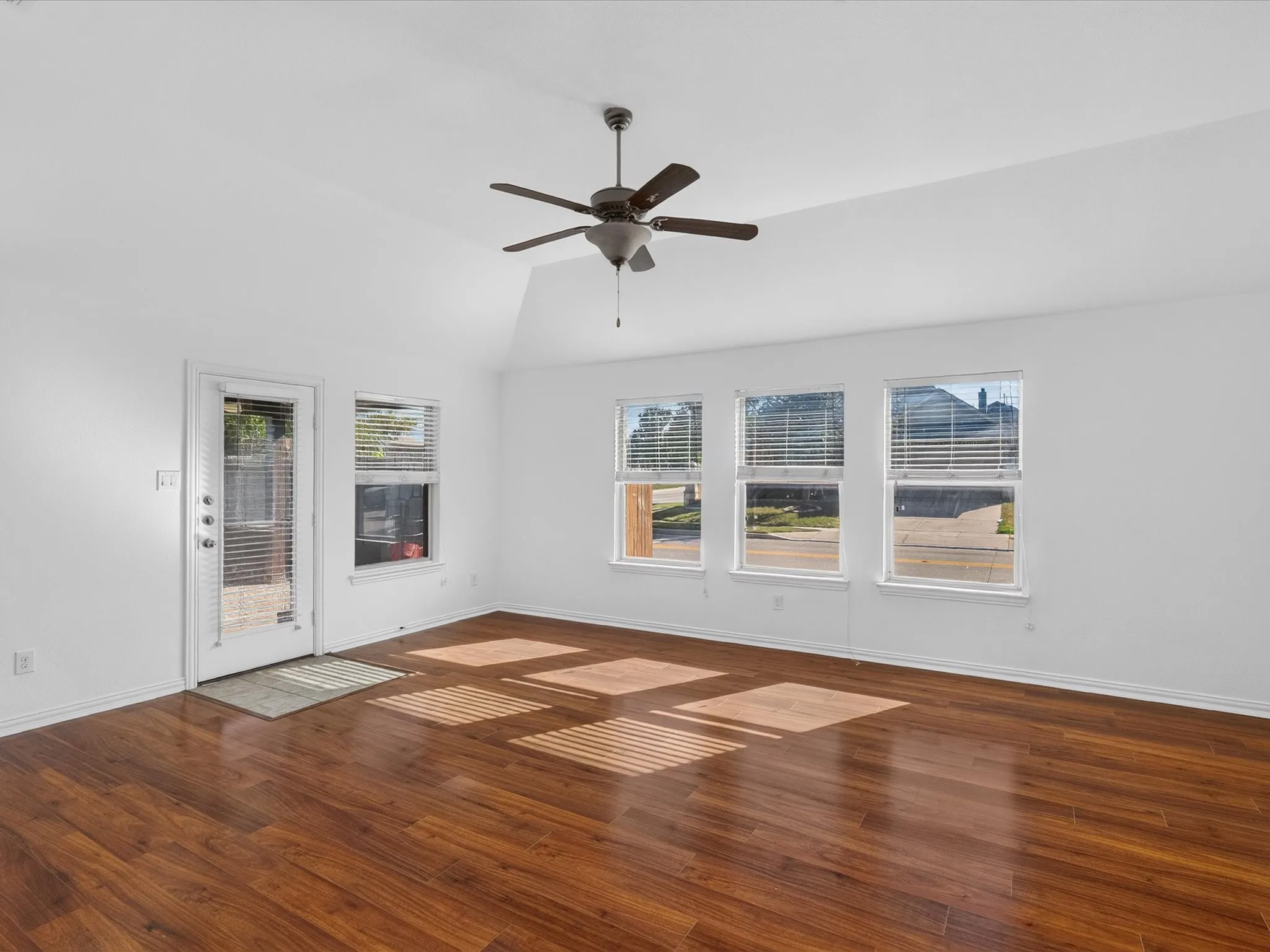 Single Family Residence For Rent in Tarrant County , 3500 Durango Root Court, Fort Worth, Texas 76244, 4 Bedroom, 2 Bathroom, 2 Garage spaces, 2,044 Sqft, built in 2012, mls#21352611, Real Estate Agent in Fort Worth, Homes For Rent in Tarrant county, Homes For Rent in Fort Worth, Realtor in Fort Worth Texas, Real Estate Brokerage Independent Realty Texas, Luminita Cordes Realtor