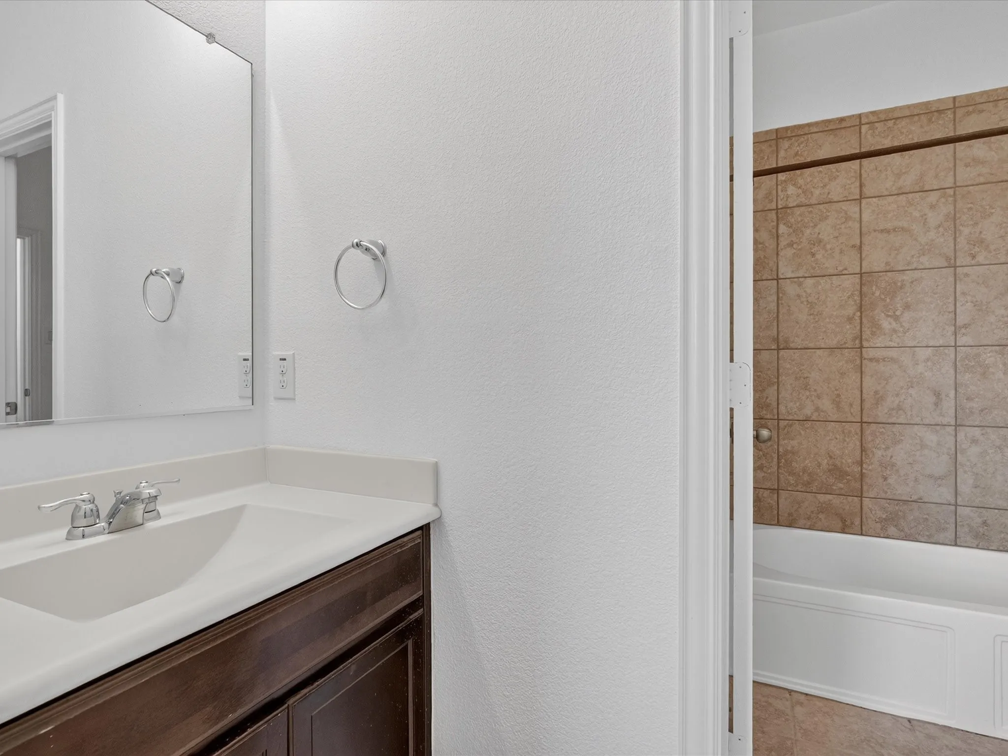 Single Family Residence For Rent in Tarrant County , 3500 Durango Root Court, Fort Worth, Texas 76244, 4 Bedroom, 2 Bathroom, 2 Garage spaces, 2,044 Sqft, built in 2012, mls#21352611, Real Estate Agent in Fort Worth, Homes For Rent in Tarrant county, Homes For Rent in Fort Worth, Realtor in Fort Worth Texas, Real Estate Brokerage Independent Realty Texas, Luminita Cordes Realtor