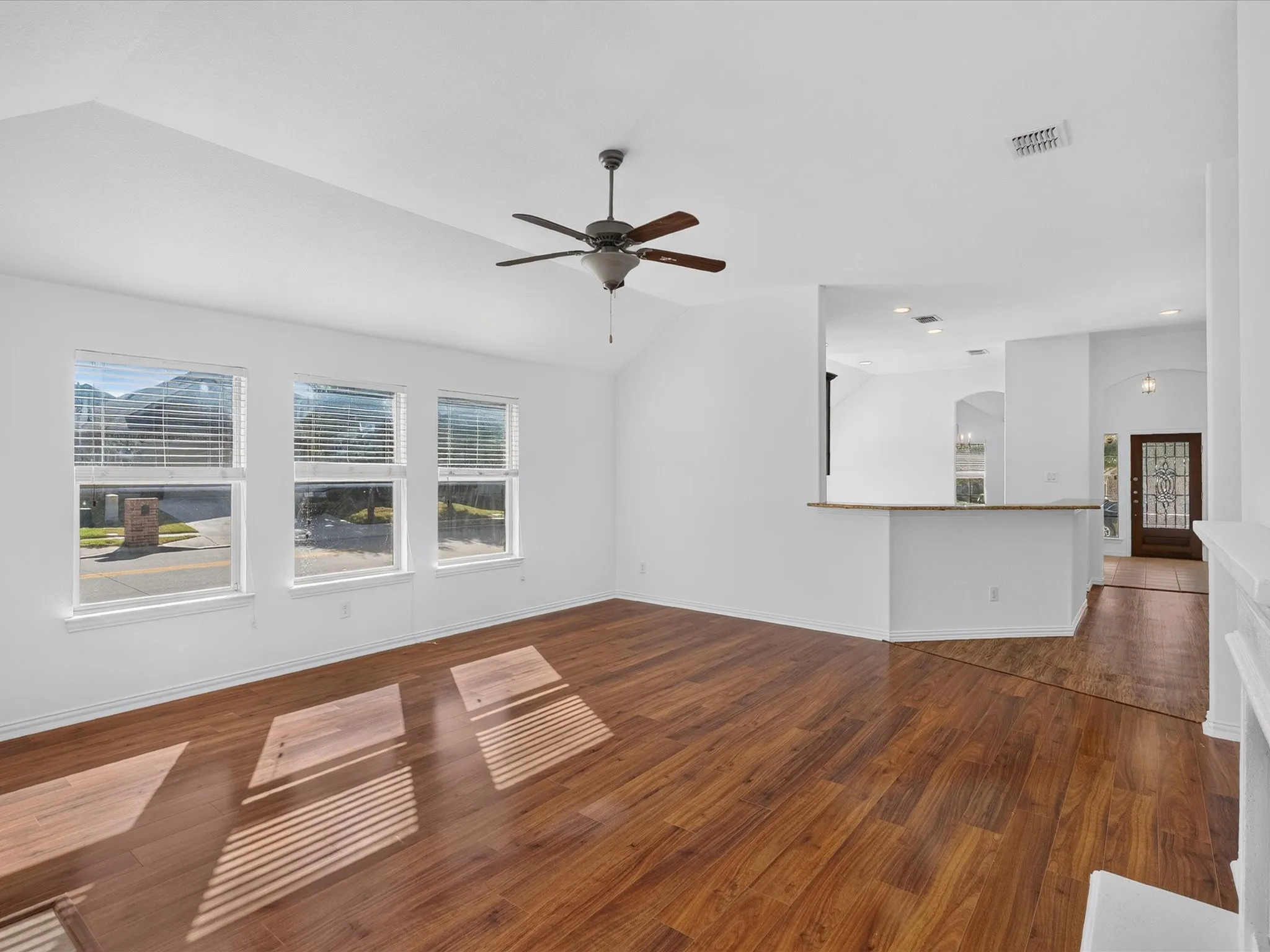 Single Family Residence For Rent in Tarrant County , 3500 Durango Root Court, Fort Worth, Texas 76244, 4 Bedroom, 2 Bathroom, 2 Garage spaces, 2,044 Sqft, built in 2012, mls#21352611, Real Estate Agent in Fort Worth, Homes For Rent in Tarrant county, Homes For Rent in Fort Worth, Realtor in Fort Worth Texas, Real Estate Brokerage Independent Realty Texas, Luminita Cordes Realtor