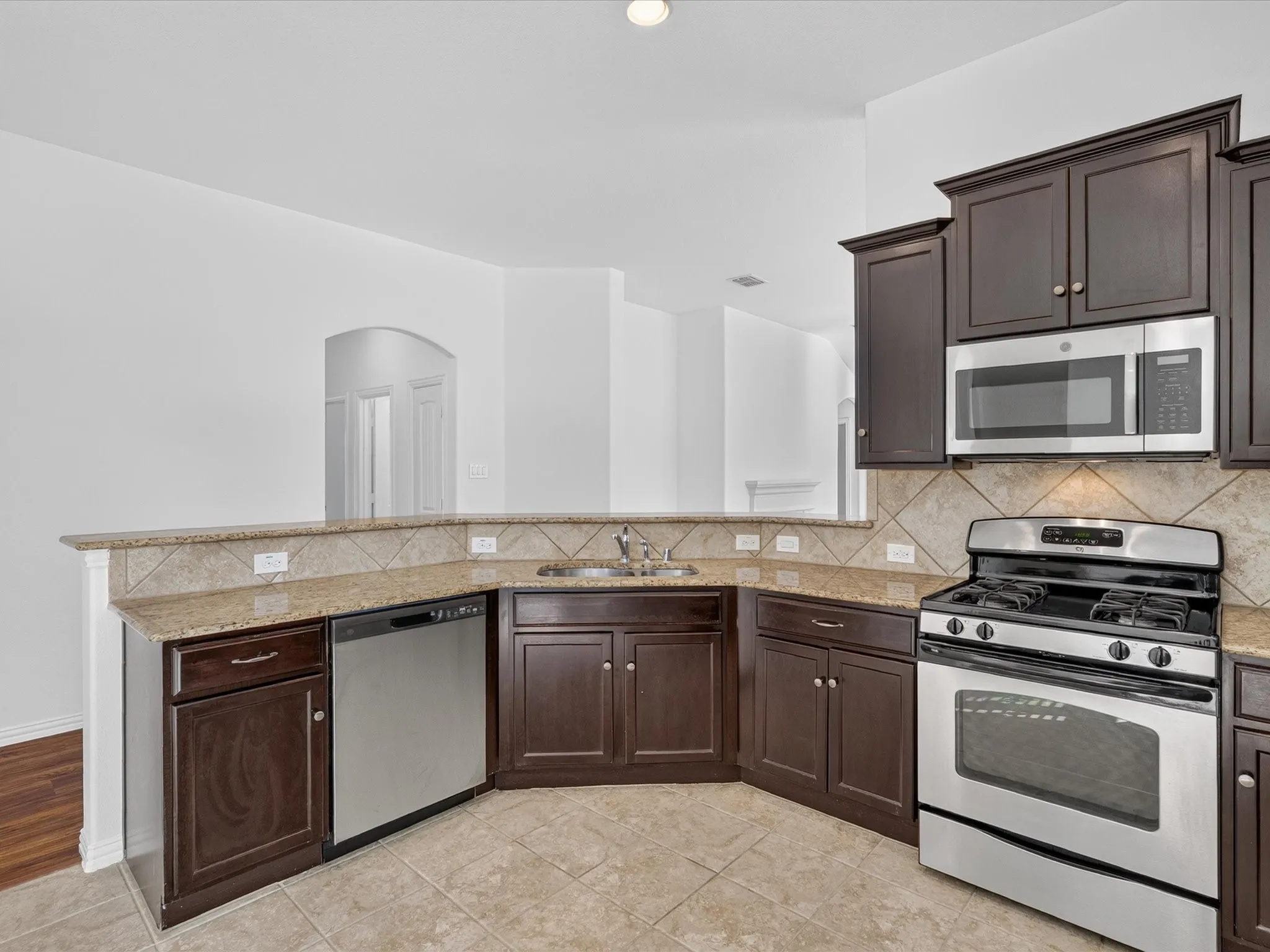 Single Family Residence For Rent in Tarrant County , 3500 Durango Root Court, Fort Worth, Texas 76244, 4 Bedroom, 2 Bathroom, 2 Garage spaces, 2,044 Sqft, built in 2012, mls#21352611, Real Estate Agent in Fort Worth, Homes For Rent in Tarrant county, Homes For Rent in Fort Worth, Realtor in Fort Worth Texas, Real Estate Brokerage Independent Realty Texas, Luminita Cordes Realtor