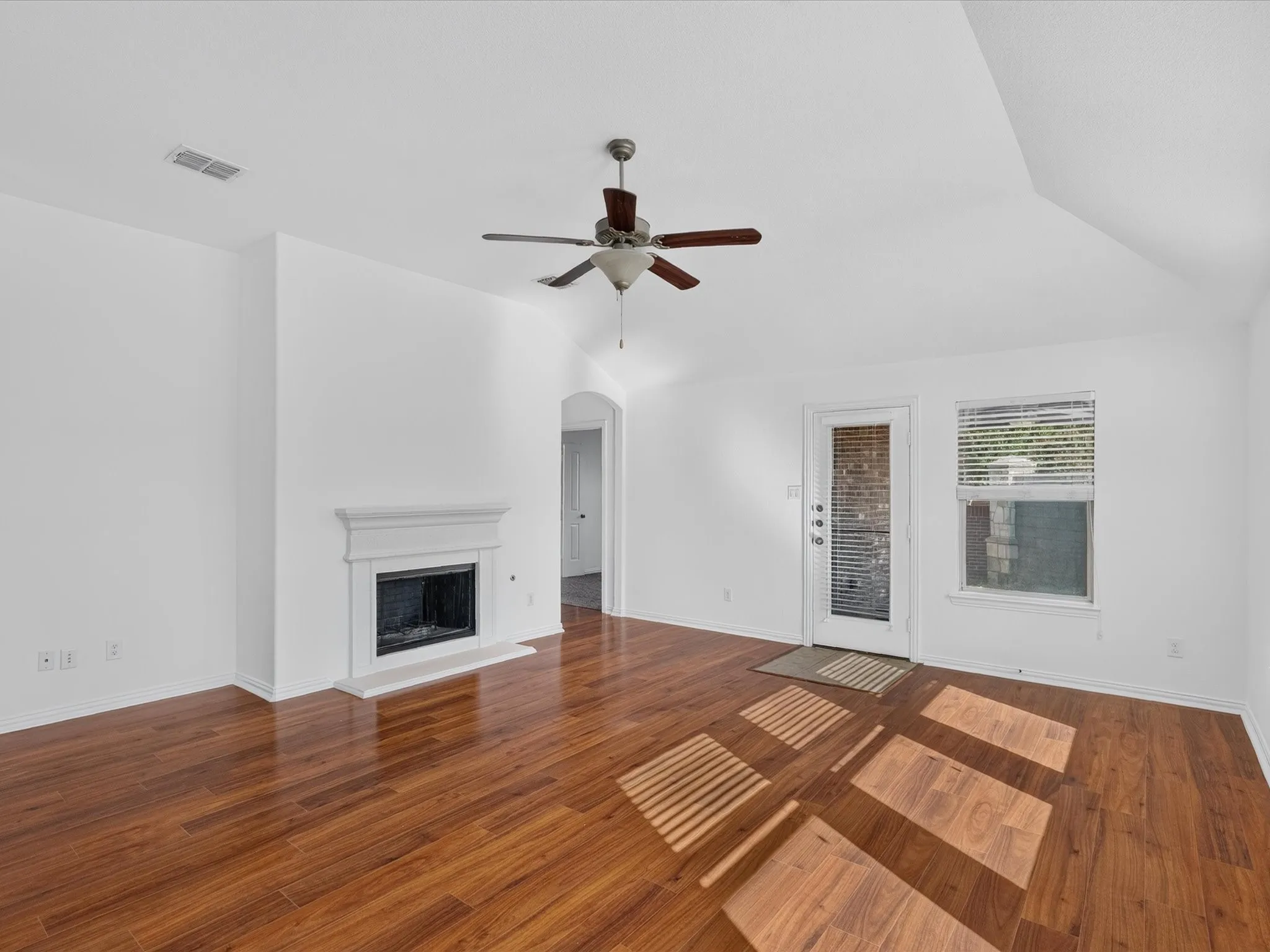 Single Family Residence For Rent in Tarrant County , 3500 Durango Root Court, Fort Worth, Texas 76244, 4 Bedroom, 2 Bathroom, 2 Garage spaces, 2,044 Sqft, built in 2012, mls#21352611, Real Estate Agent in Fort Worth, Homes For Rent in Tarrant county, Homes For Rent in Fort Worth, Realtor in Fort Worth Texas, Real Estate Brokerage Independent Realty Texas, Luminita Cordes Realtor