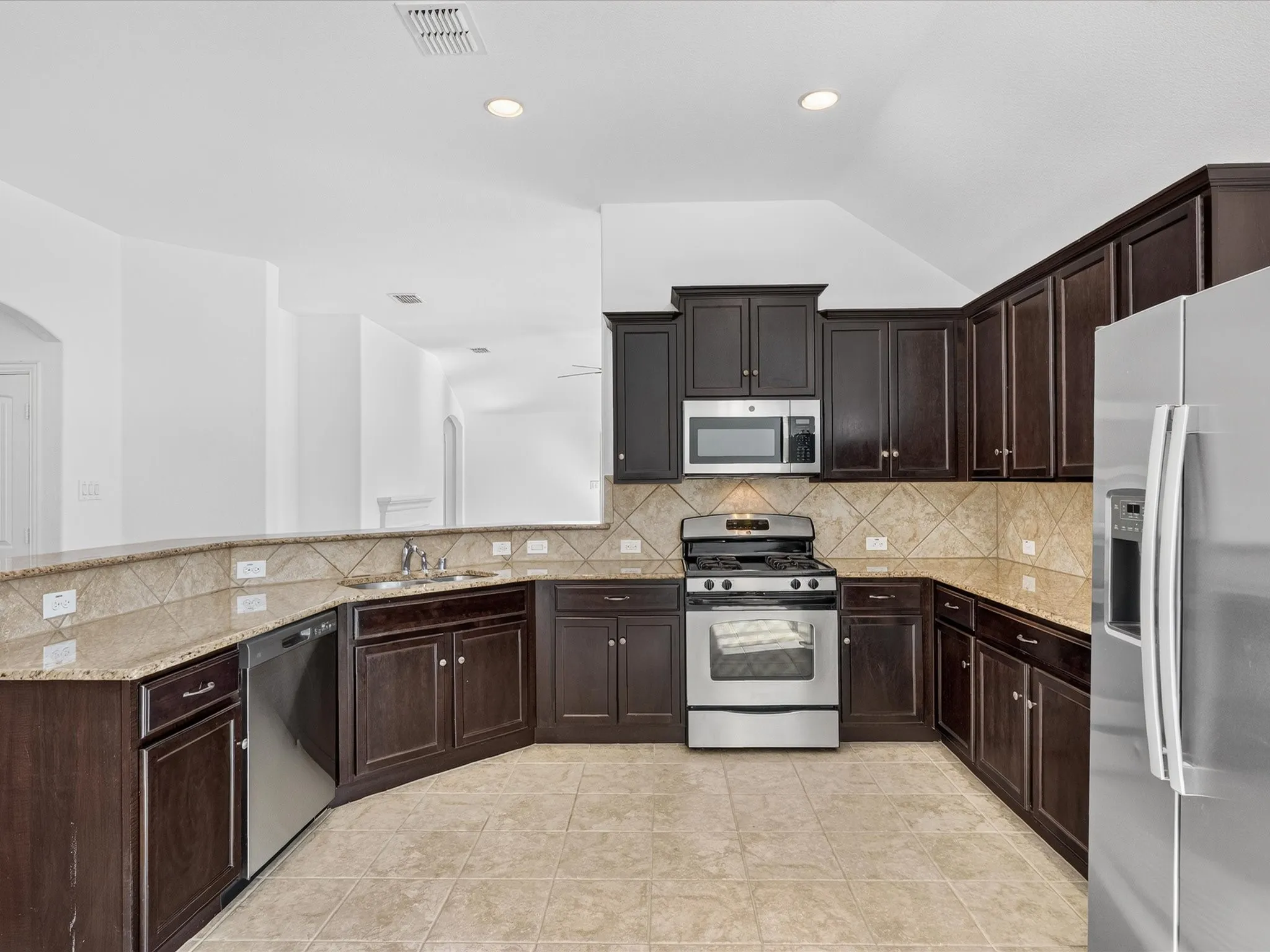 Single Family Residence For Rent in Tarrant County , 3500 Durango Root Court, Fort Worth, Texas 76244, 4 Bedroom, 2 Bathroom, 2 Garage spaces, 2,044 Sqft, built in 2012, mls#21352611, Real Estate Agent in Fort Worth, Homes For Rent in Tarrant county, Homes For Rent in Fort Worth, Realtor in Fort Worth Texas, Real Estate Brokerage Independent Realty Texas, Luminita Cordes Realtor