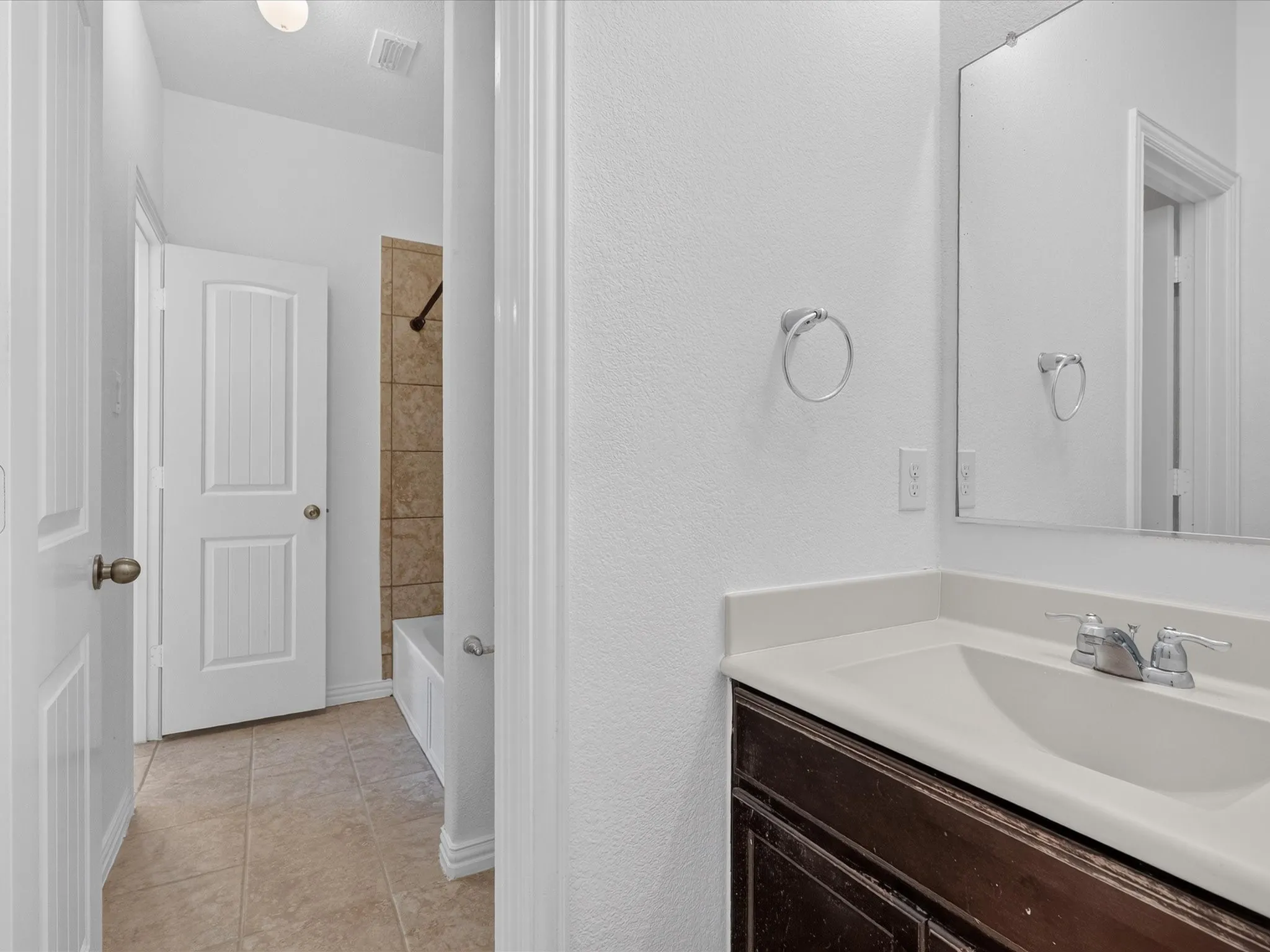 Single Family Residence For Rent in Tarrant County , 3500 Durango Root Court, Fort Worth, Texas 76244, 4 Bedroom, 2 Bathroom, 2 Garage spaces, 2,044 Sqft, built in 2012, mls#21352611, Real Estate Agent in Fort Worth, Homes For Rent in Tarrant county, Homes For Rent in Fort Worth, Realtor in Fort Worth Texas, Real Estate Brokerage Independent Realty Texas, Luminita Cordes Realtor