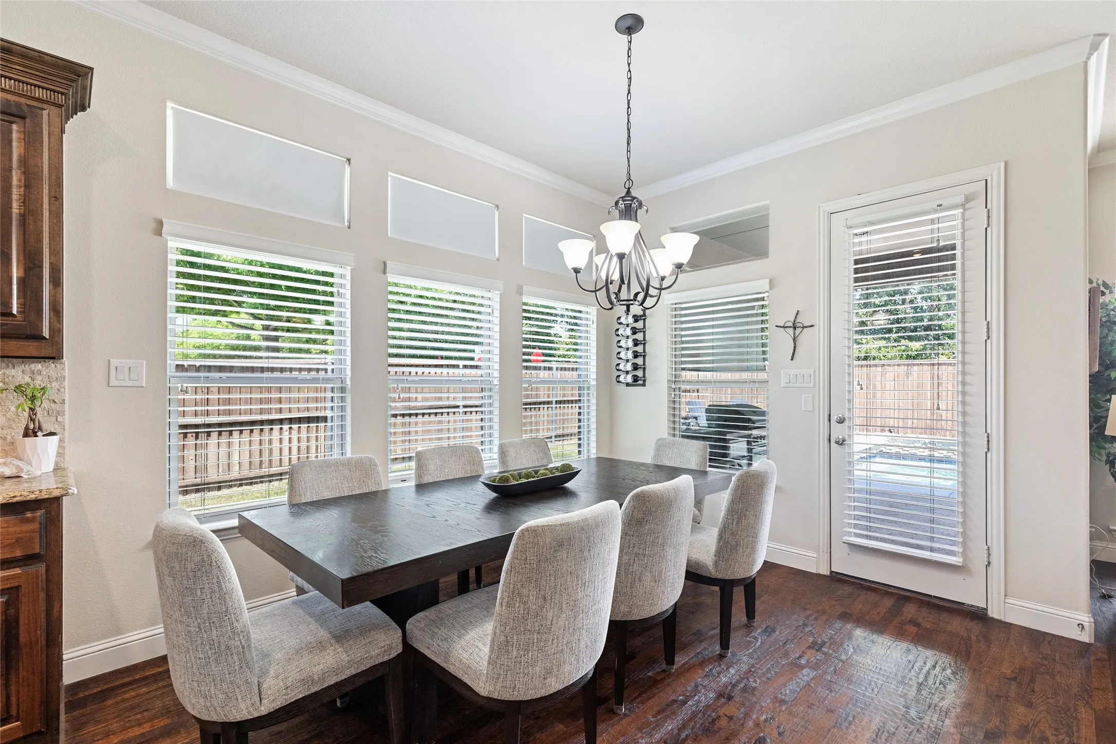 Kitchen breakfast area