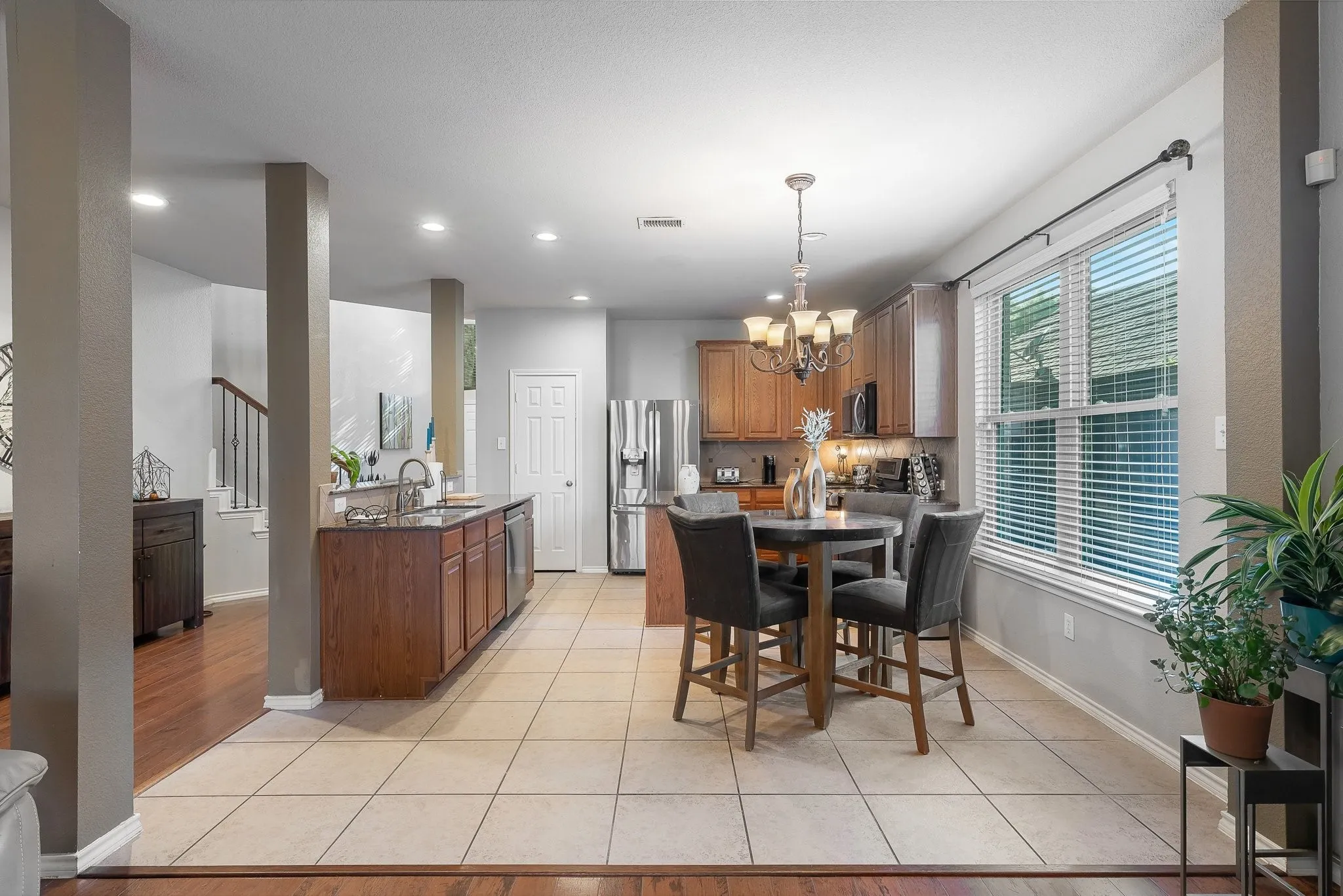With Nook, Island & Breakfast Bar