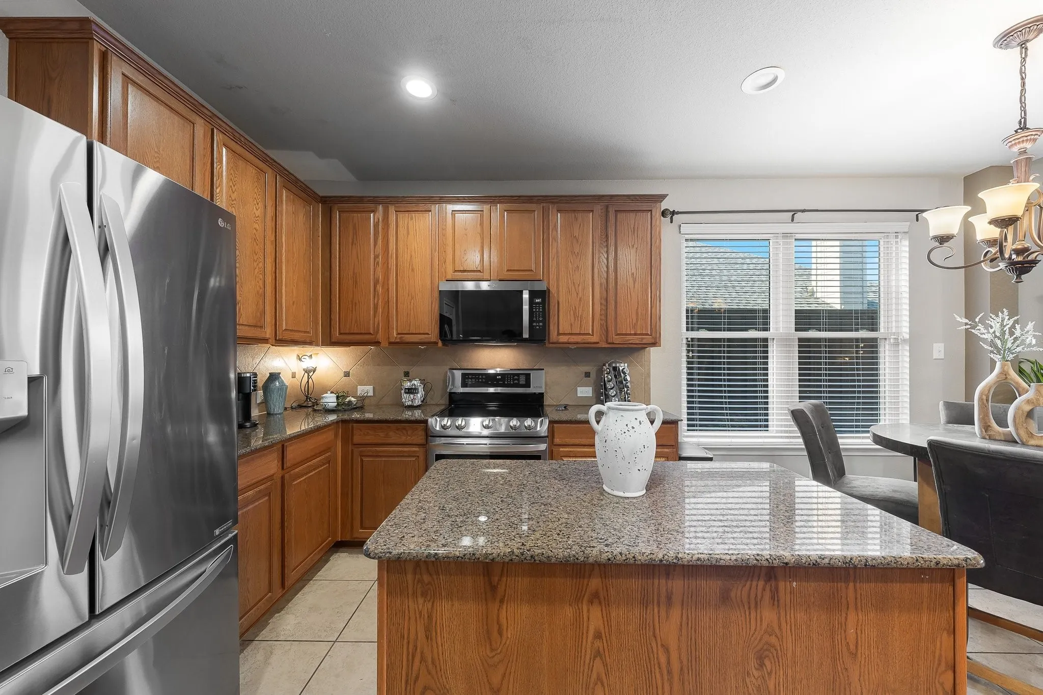 With Nook, Island & Breakfast Bar