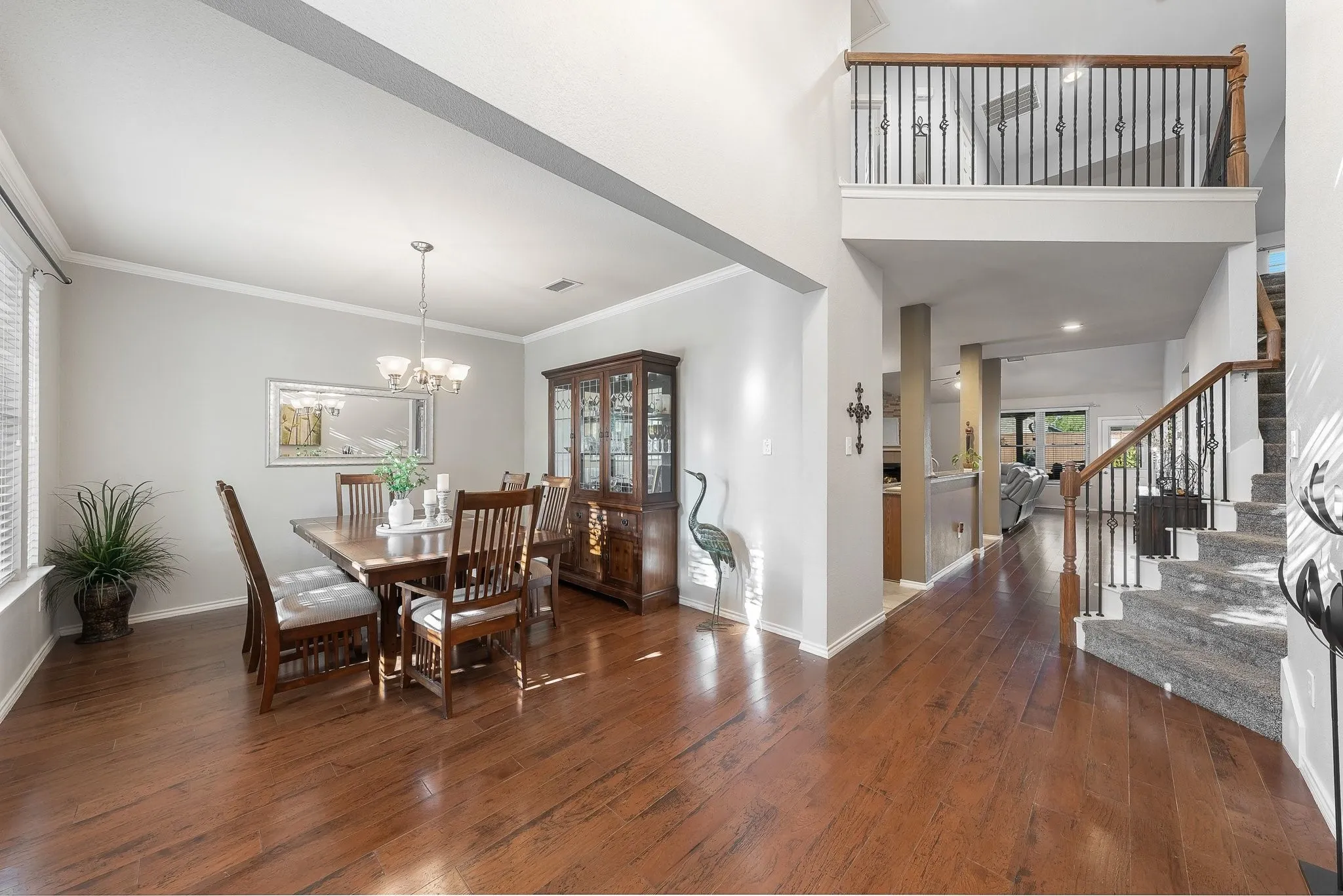 Foyer & Dining