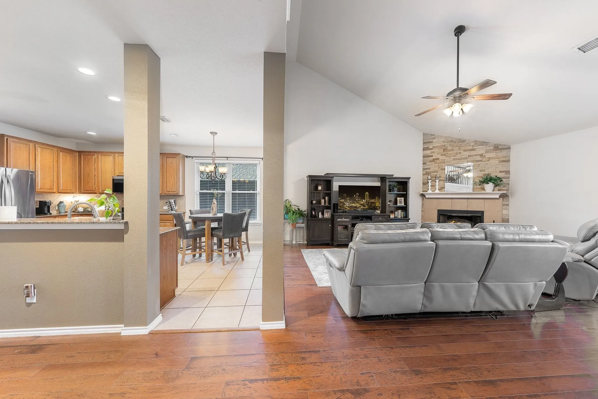 Single Family Residence For Sale in Collin County , 3504 Foxfield Trail, Mc Kinney, Texas 75071, 4 Bedroom, 4 Bathroom, 2 Garage spaces, 2,914 Sqft, built in 2007, mls#21352324, Real Estate Agent in Mc Kinney, Homes For Sale in Collin county, Homes For Sale in Mc Kinney, Realtor in Mc Kinney Texas, Real Estate Brokerage Independent Realty Texas, Luminita Cordes Realtor