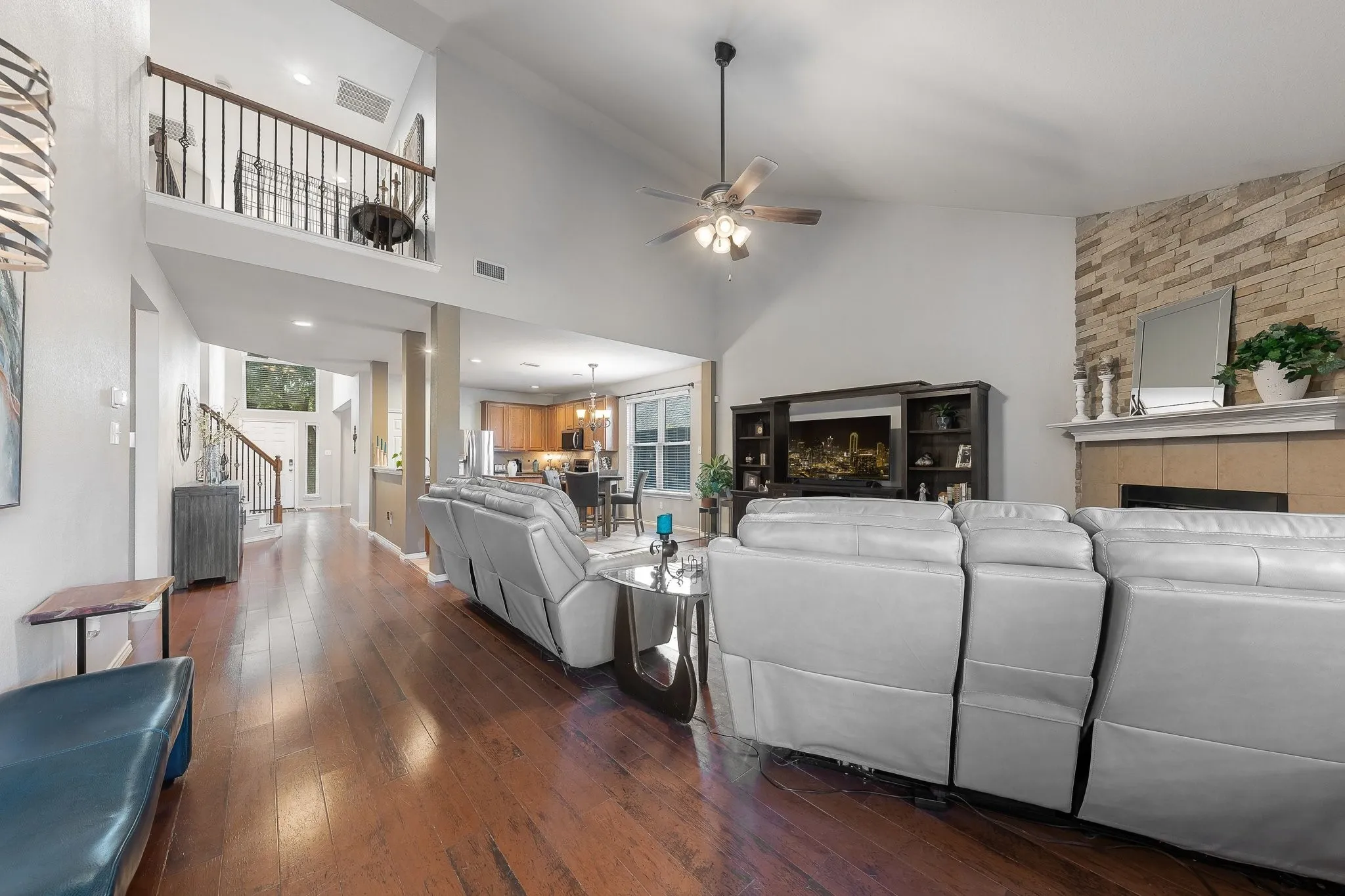 Single Family Residence For Sale in Collin County , 3504 Foxfield Trail, Mc Kinney, Texas 75071, 4 Bedroom, 4 Bathroom, 2 Garage spaces, 2,914 Sqft, built in 2007, mls#21352324, Real Estate Agent in Mc Kinney, Homes For Sale in Collin county, Homes For Sale in Mc Kinney, Realtor in Mc Kinney Texas, Real Estate Brokerage Independent Realty Texas, Luminita Cordes Realtor