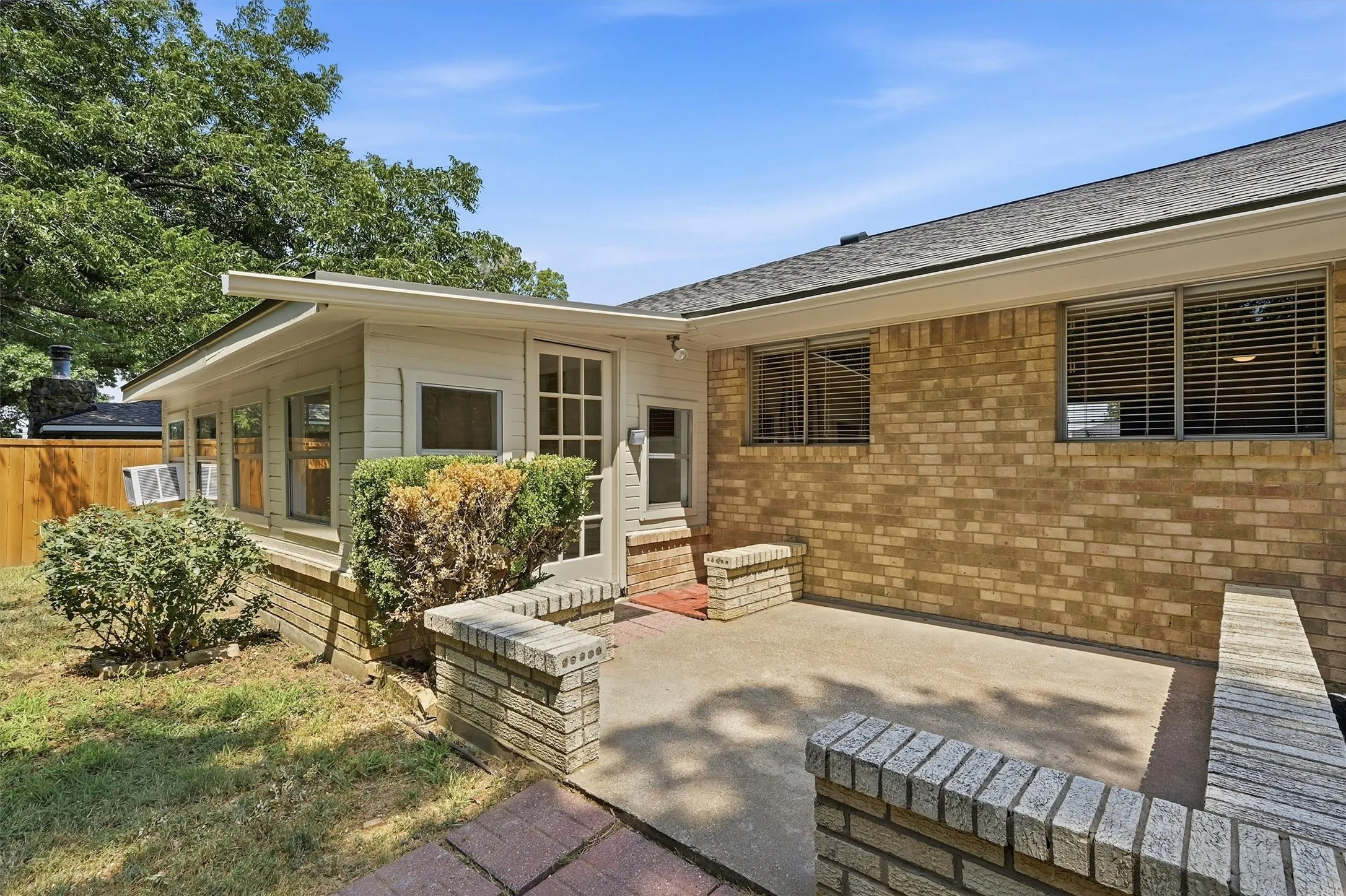Single Family Residence For Sale in Collin County , 108 E 5th Street, Prosper, Texas 75078, 3 Bedroom, 2 Bathroom, 1 Garage spaces, 1,403 Sqft, built in 1976, mls#21348605, Real Estate Agent in Prosper, Homes For Sale in Collin county, Homes For Sale in Prosper, Realtor in Prosper Texas, Real Estate Brokerage Independent Realty Texas, Luminita Cordes Realtor