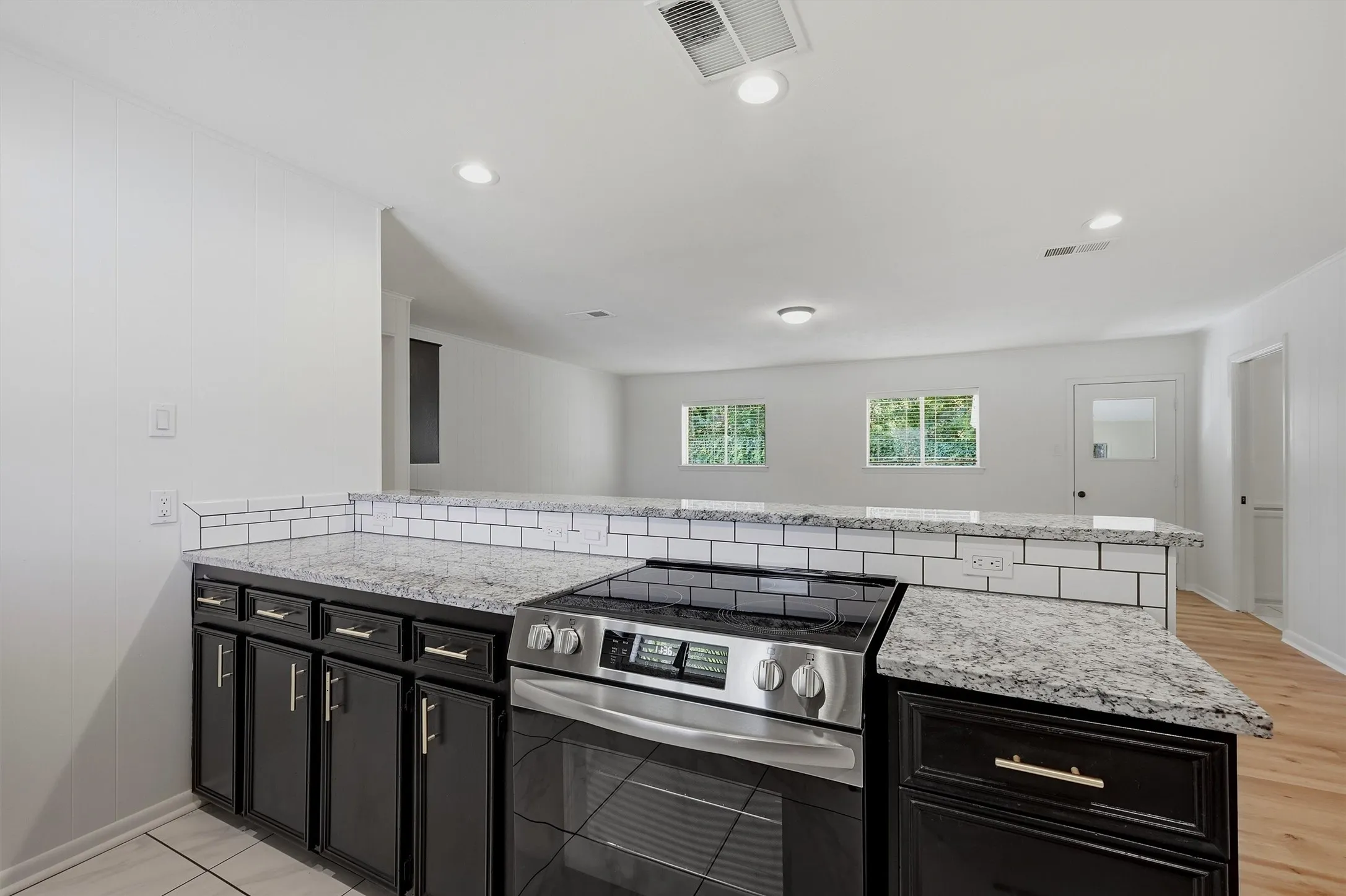 Single Family Residence For Sale in Collin County , 108 E 5th Street, Prosper, Texas 75078, 3 Bedroom, 2 Bathroom, 1 Garage spaces, 1,403 Sqft, built in 1976, mls#21348605, Real Estate Agent in Prosper, Homes For Sale in Collin county, Homes For Sale in Prosper, Realtor in Prosper Texas, Real Estate Brokerage Independent Realty Texas, Luminita Cordes Realtor