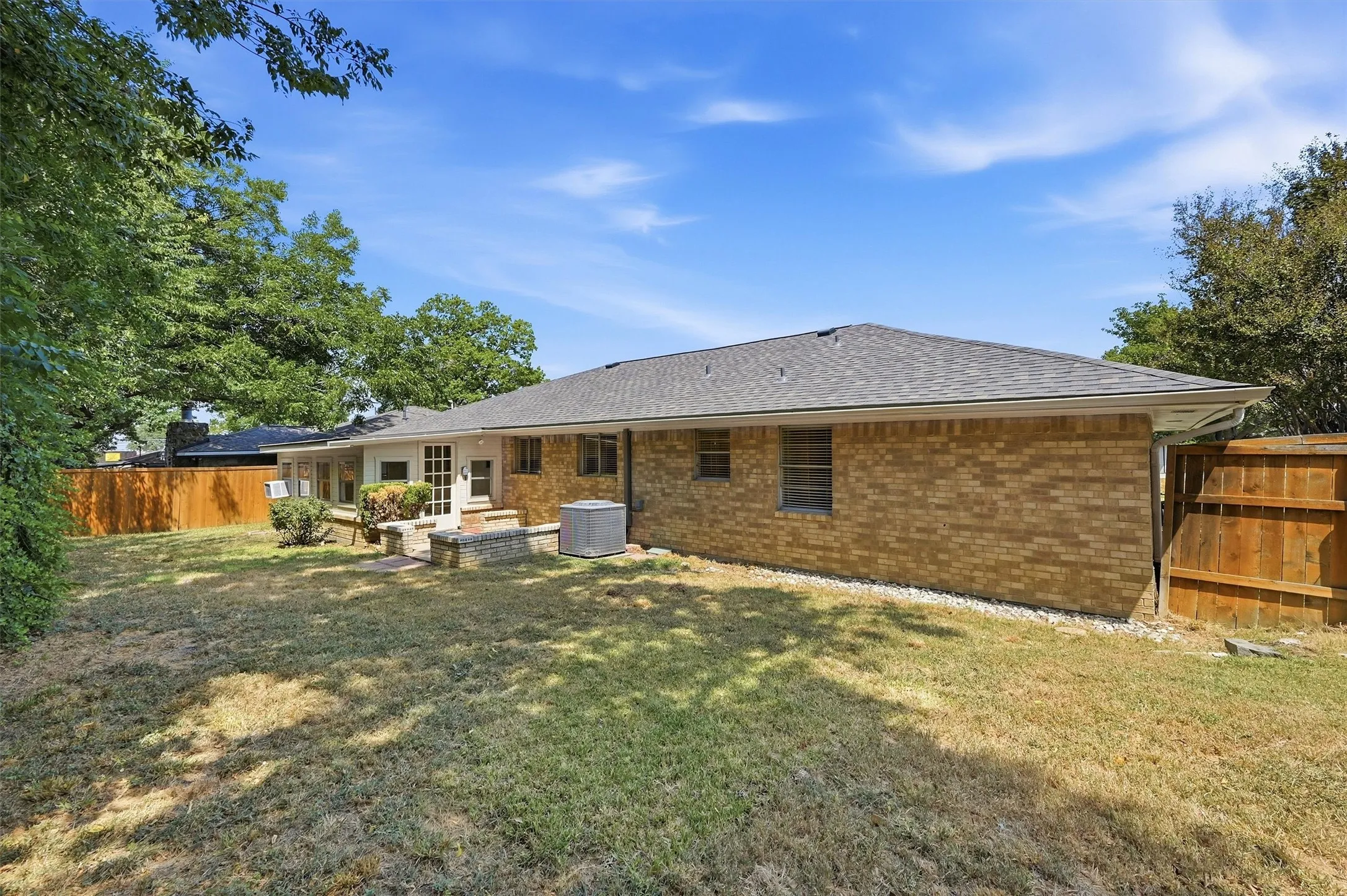 Single Family Residence For Sale in Collin County , 108 E 5th Street, Prosper, Texas 75078, 3 Bedroom, 2 Bathroom, 1 Garage spaces, 1,403 Sqft, built in 1976, mls#21348605, Real Estate Agent in Prosper, Homes For Sale in Collin county, Homes For Sale in Prosper, Realtor in Prosper Texas, Real Estate Brokerage Independent Realty Texas, Luminita Cordes Realtor