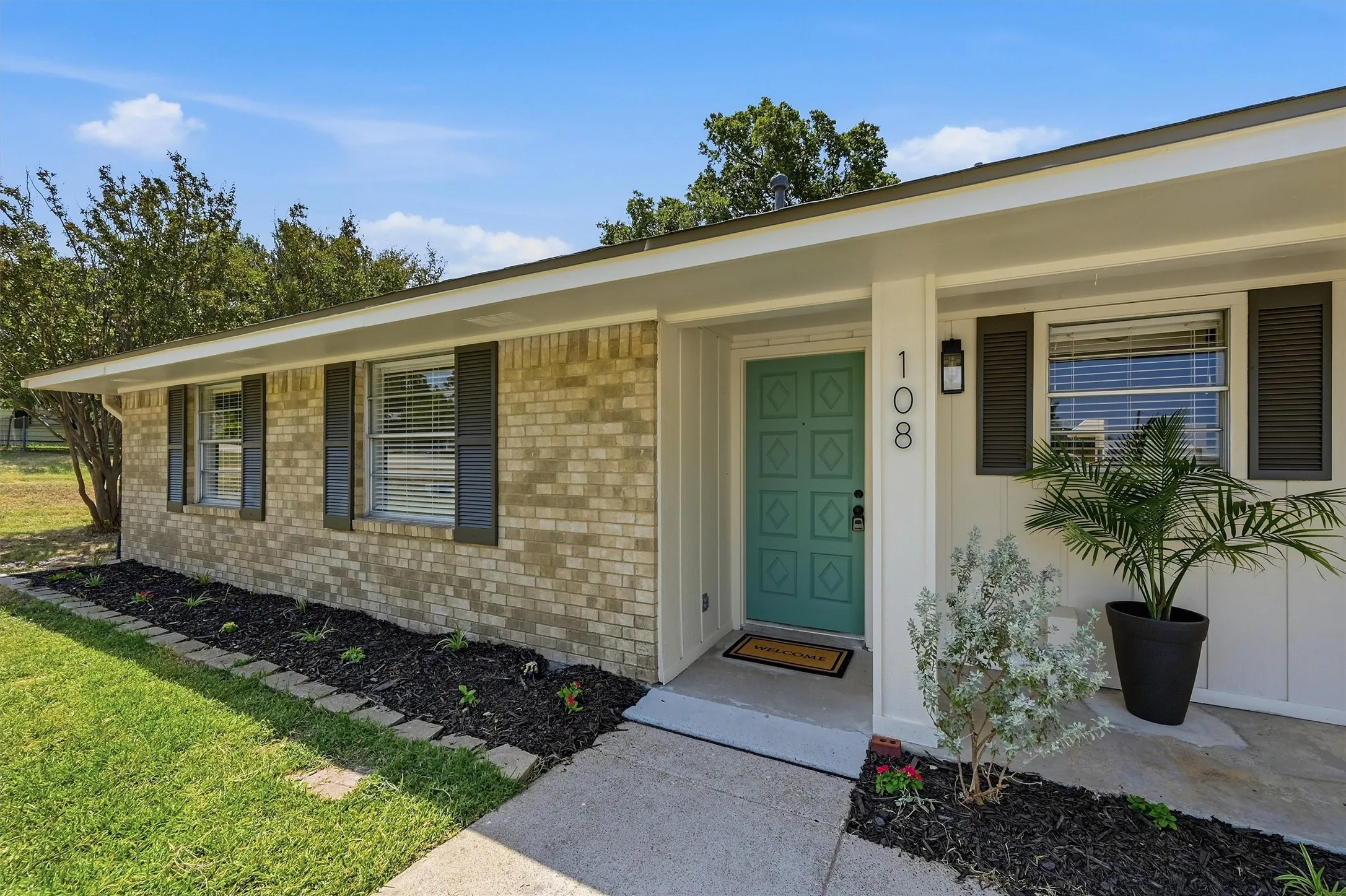 Single Family Residence For Sale in Collin County , 108 E 5th Street, Prosper, Texas 75078, 3 Bedroom, 2 Bathroom, 1 Garage spaces, 1,403 Sqft, built in 1976, mls#21348605, Real Estate Agent in Prosper, Homes For Sale in Collin county, Homes For Sale in Prosper, Realtor in Prosper Texas, Real Estate Brokerage Independent Realty Texas, Luminita Cordes Realtor