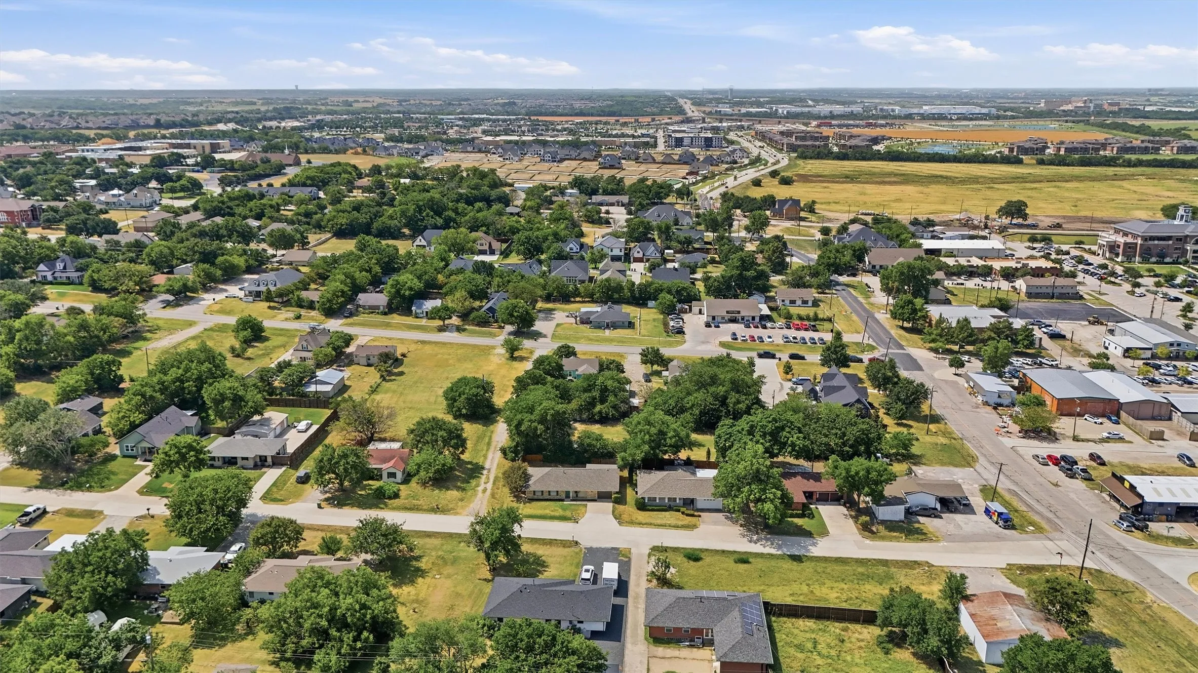 Single Family Residence For Sale in Collin County , 108 E 5th Street, Prosper, Texas 75078, 3 Bedroom, 2 Bathroom, 1 Garage spaces, 1,403 Sqft, built in 1976, mls#21348605, Real Estate Agent in Prosper, Homes For Sale in Collin county, Homes For Sale in Prosper, Realtor in Prosper Texas, Real Estate Brokerage Independent Realty Texas, Luminita Cordes Realtor