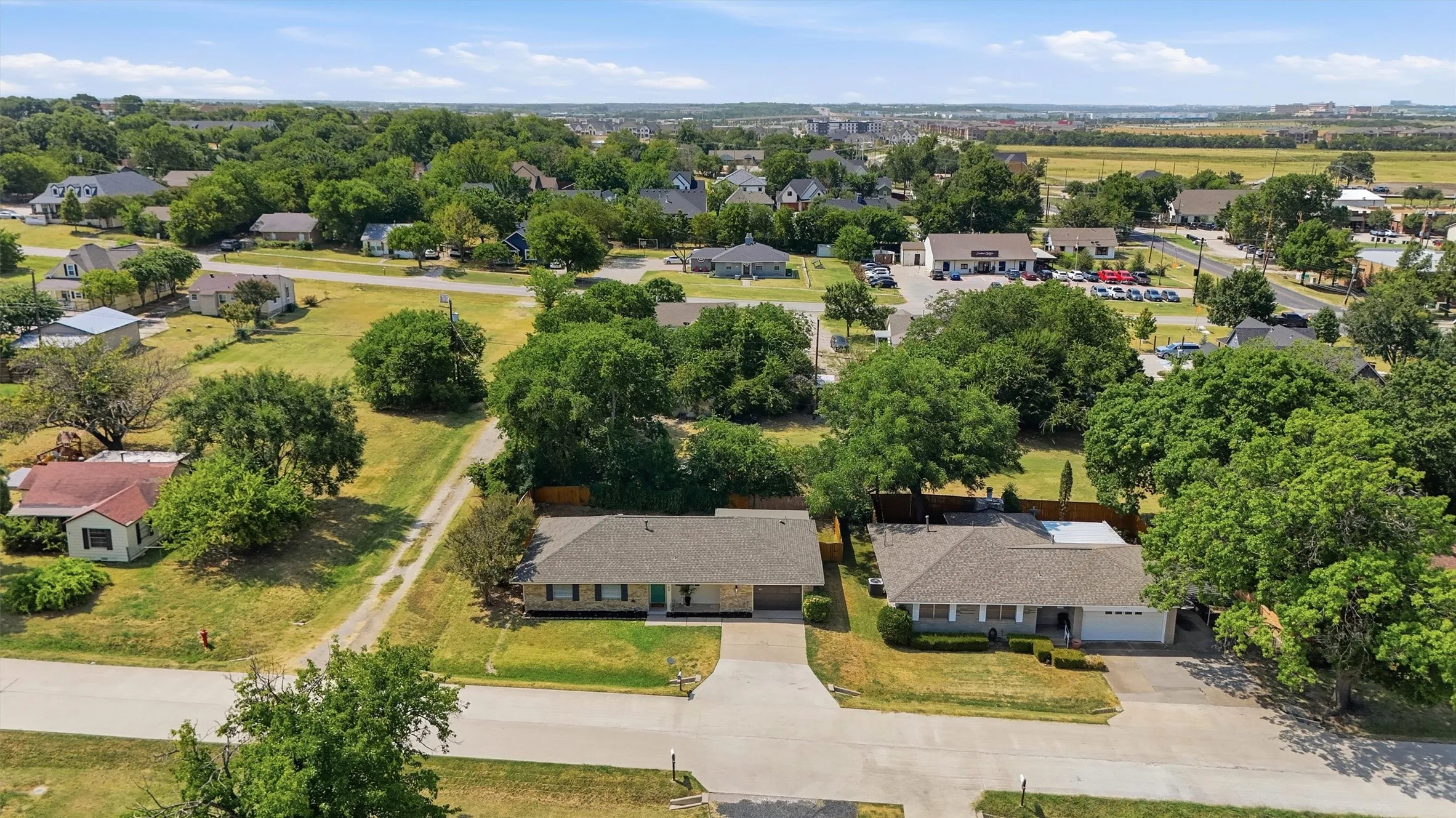 Single Family Residence For Sale in Collin County , 108 E 5th Street, Prosper, Texas 75078, 3 Bedroom, 2 Bathroom, 1 Garage spaces, 1,403 Sqft, built in 1976, mls#21348605, Real Estate Agent in Prosper, Homes For Sale in Collin county, Homes For Sale in Prosper, Realtor in Prosper Texas, Real Estate Brokerage Independent Realty Texas, Luminita Cordes Realtor