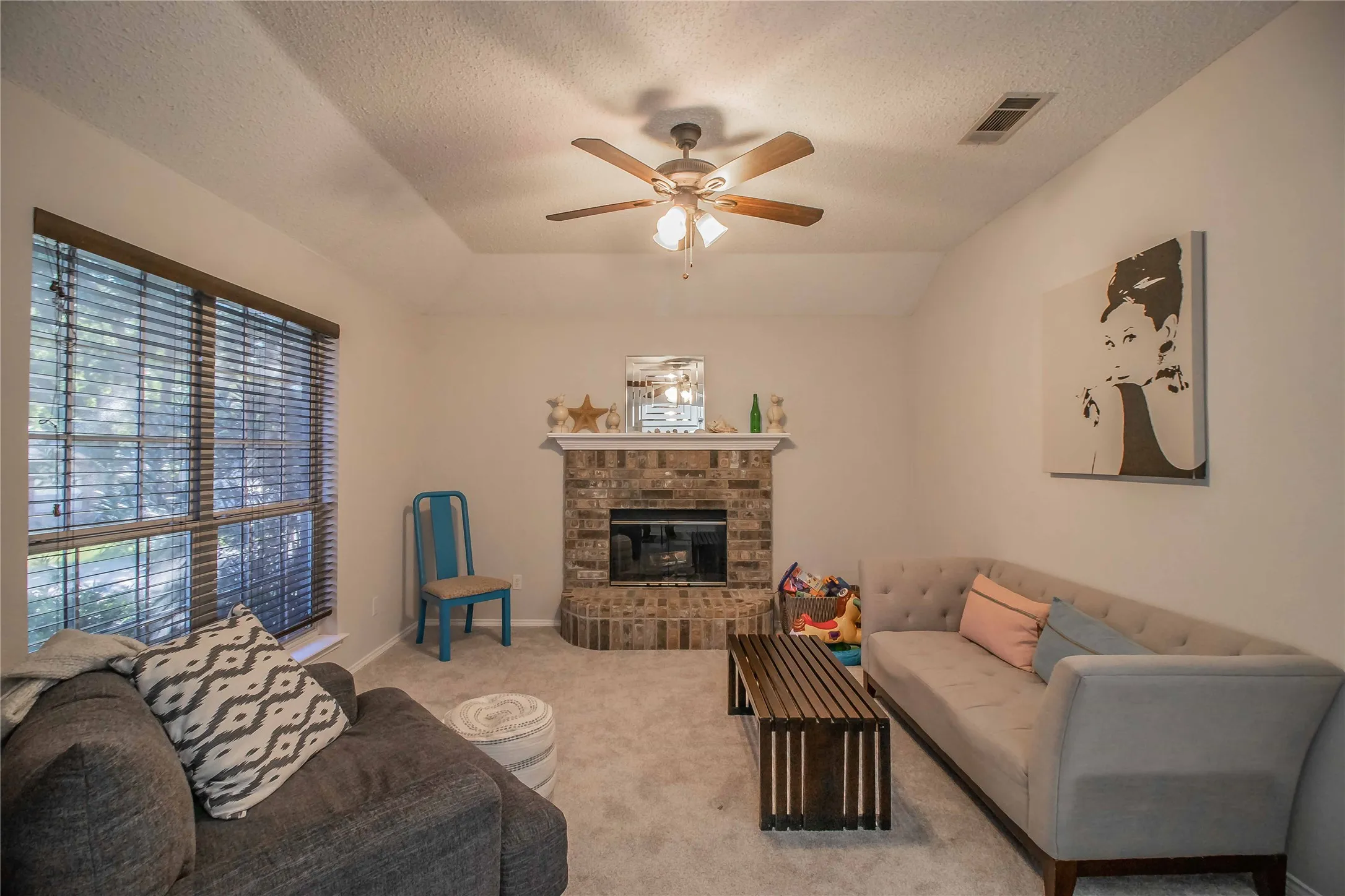 Single Family Residence For Rent in Parker County , 436 Hillside Drive, Aledo, Texas 76008, 3 Bedroom, 2 Bathroom, 2 Garage spaces, 1,539 Sqft, built in 1998, mls#21352542, Real Estate Agent in Aledo, Homes For Rent in Parker county, Homes For Rent in Aledo, Realtor in Aledo Texas, Real Estate Brokerage Independent Realty Texas, Luminita Cordes Realtor