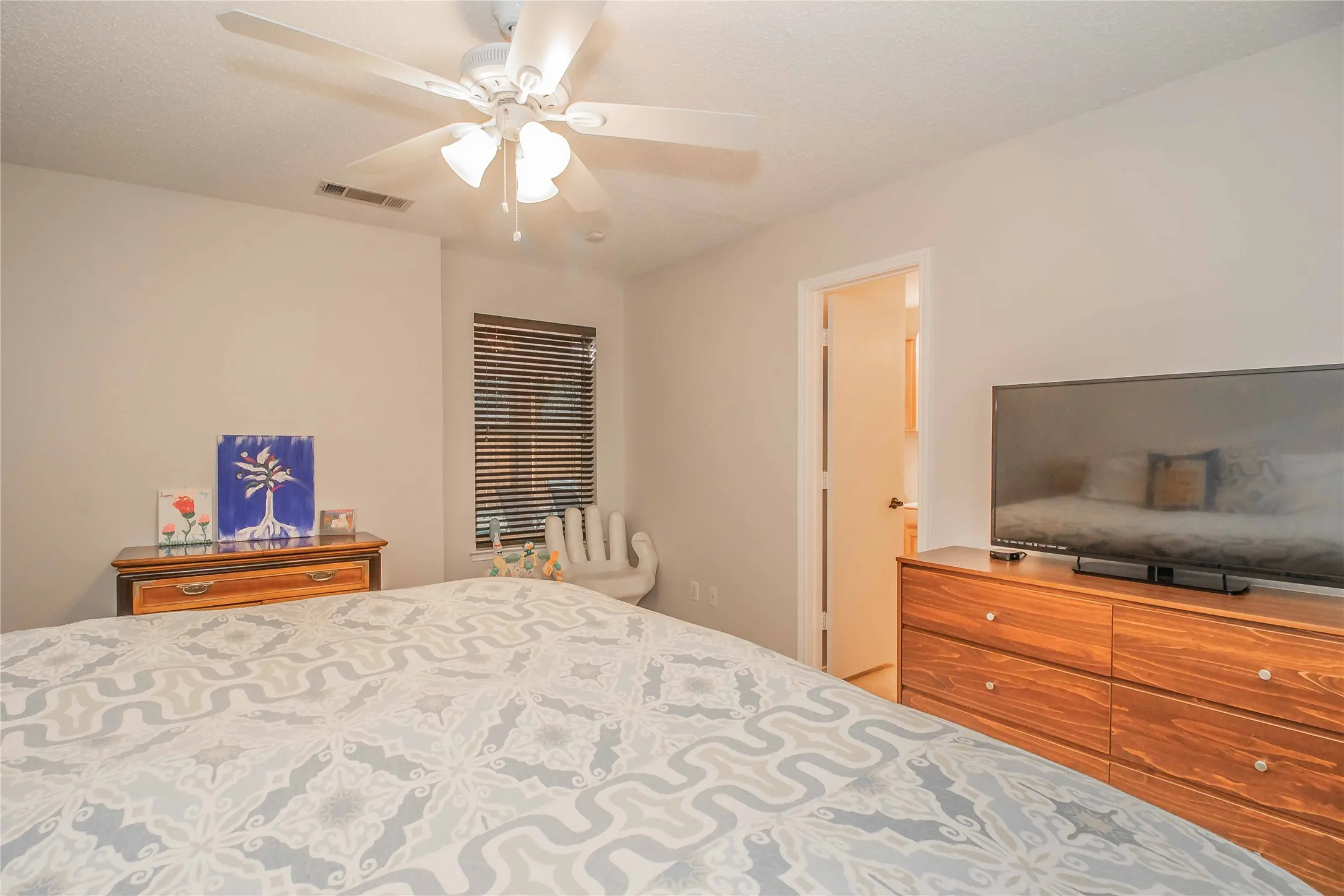 Single Family Residence For Rent in Parker County , 436 Hillside Drive, Aledo, Texas 76008, 3 Bedroom, 2 Bathroom, 2 Garage spaces, 1,539 Sqft, built in 1998, mls#21352542, Real Estate Agent in Aledo, Homes For Rent in Parker county, Homes For Rent in Aledo, Realtor in Aledo Texas, Real Estate Brokerage Independent Realty Texas, Luminita Cordes Realtor