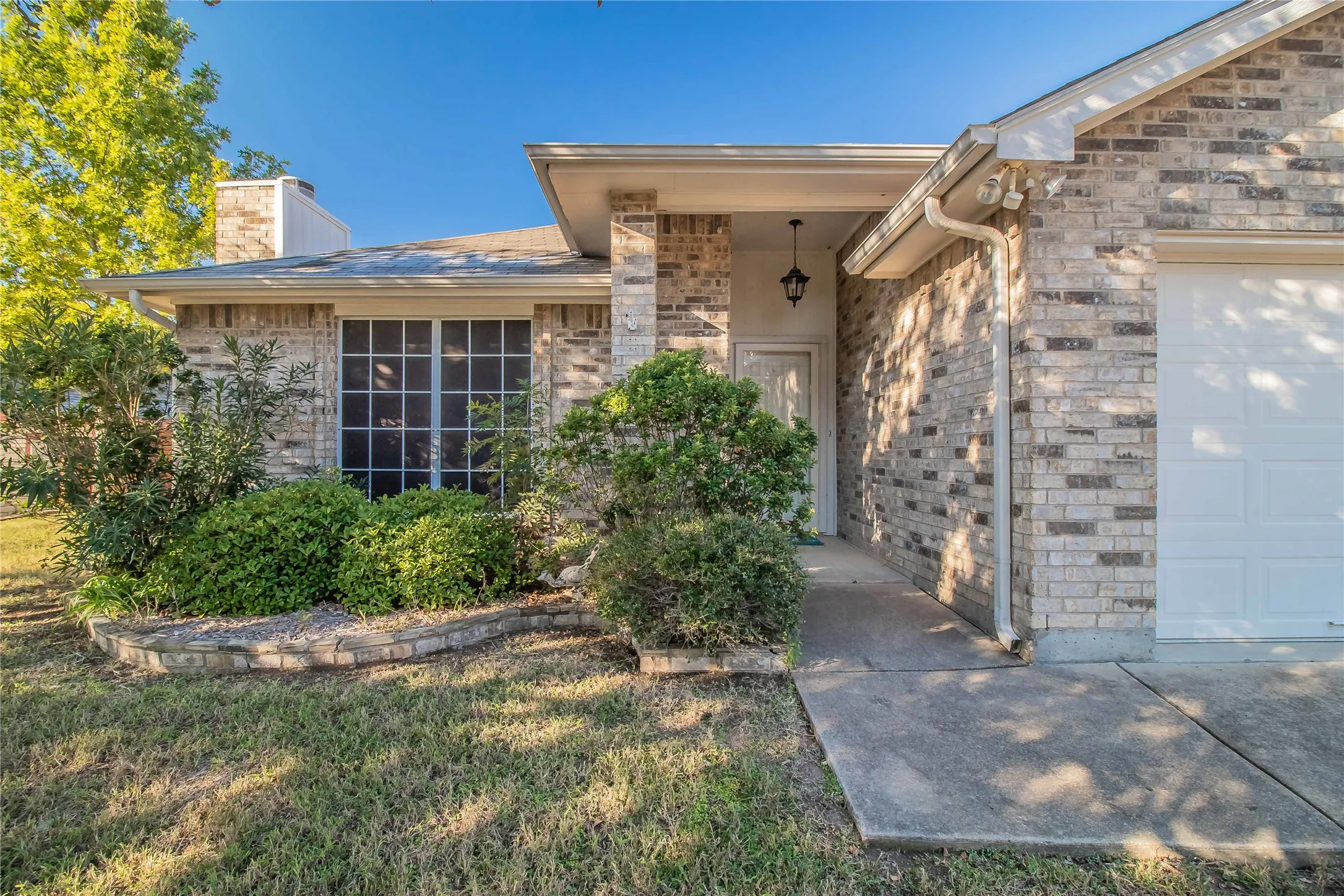 Single Family Residence For Rent in Parker County , 436 Hillside Drive, Aledo, Texas 76008, 3 Bedroom, 2 Bathroom, 2 Garage spaces, 1,539 Sqft, built in 1998, mls#21352542, Real Estate Agent in Aledo, Homes For Rent in Parker county, Homes For Rent in Aledo, Realtor in Aledo Texas, Real Estate Brokerage Independent Realty Texas, Luminita Cordes Realtor