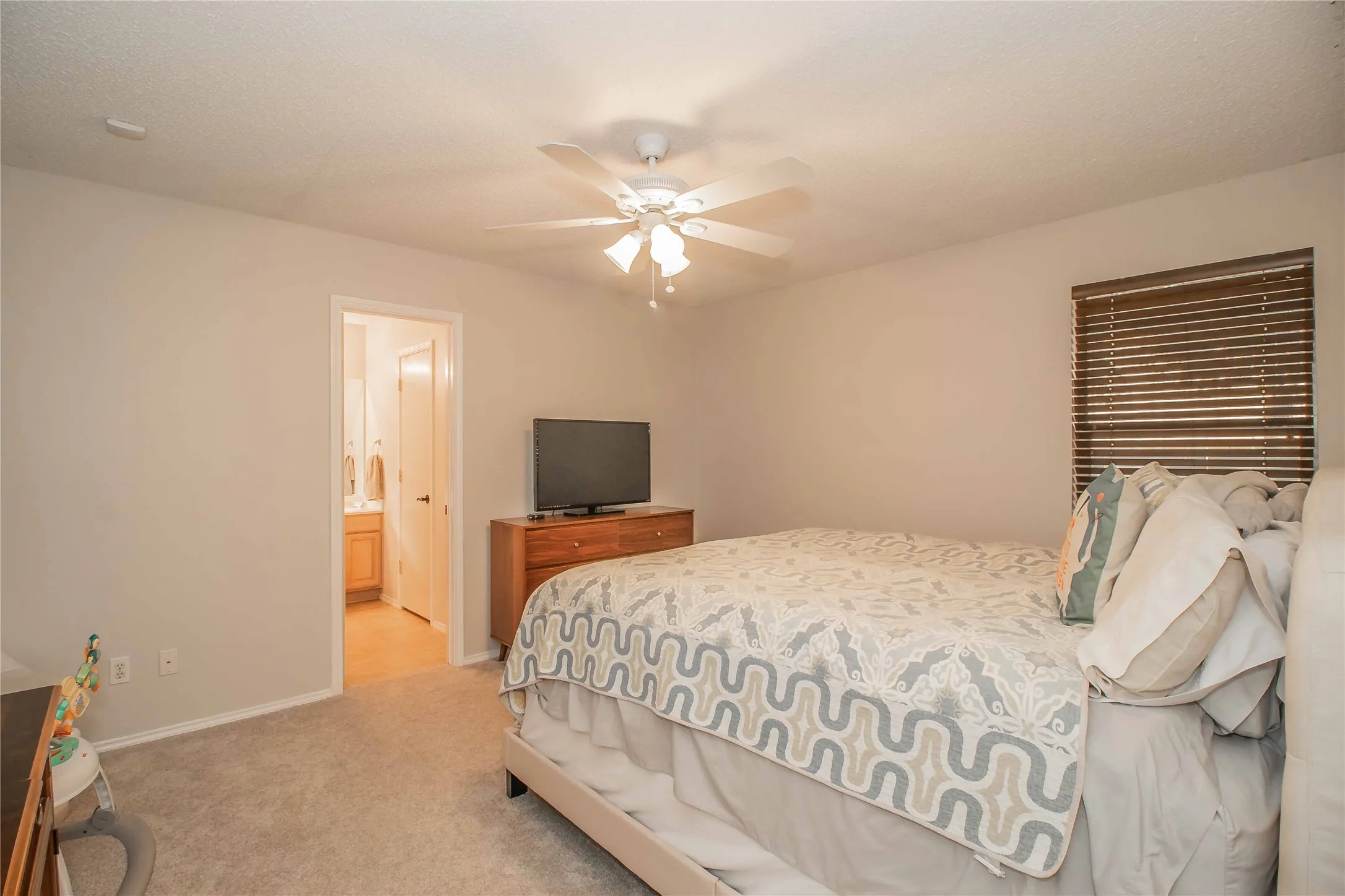 Single Family Residence For Rent in Parker County , 436 Hillside Drive, Aledo, Texas 76008, 3 Bedroom, 2 Bathroom, 2 Garage spaces, 1,539 Sqft, built in 1998, mls#21352542, Real Estate Agent in Aledo, Homes For Rent in Parker county, Homes For Rent in Aledo, Realtor in Aledo Texas, Real Estate Brokerage Independent Realty Texas, Luminita Cordes Realtor