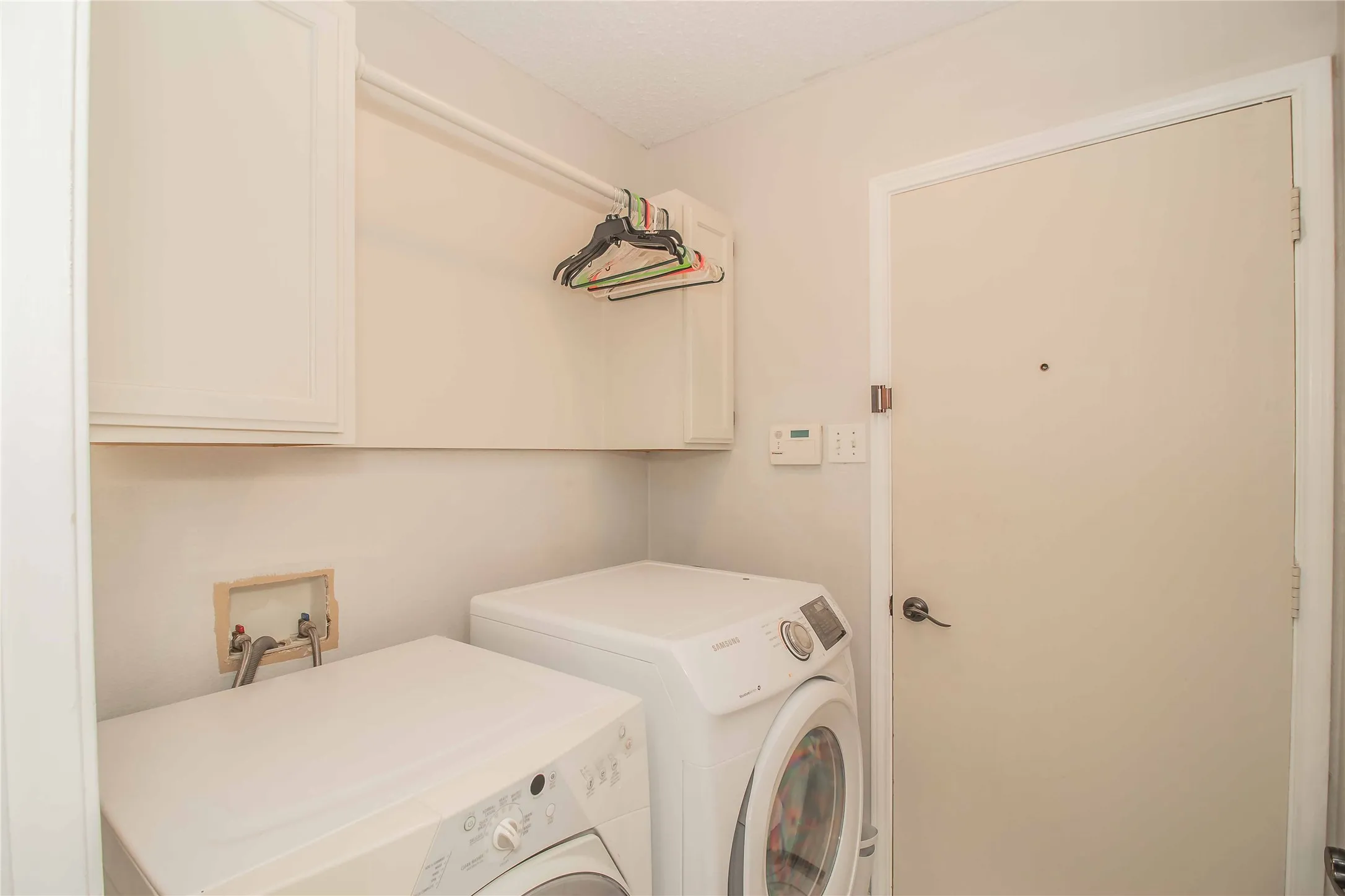 Single Family Residence For Rent in Parker County , 436 Hillside Drive, Aledo, Texas 76008, 3 Bedroom, 2 Bathroom, 2 Garage spaces, 1,539 Sqft, built in 1998, mls#21352542, Real Estate Agent in Aledo, Homes For Rent in Parker county, Homes For Rent in Aledo, Realtor in Aledo Texas, Real Estate Brokerage Independent Realty Texas, Luminita Cordes Realtor
