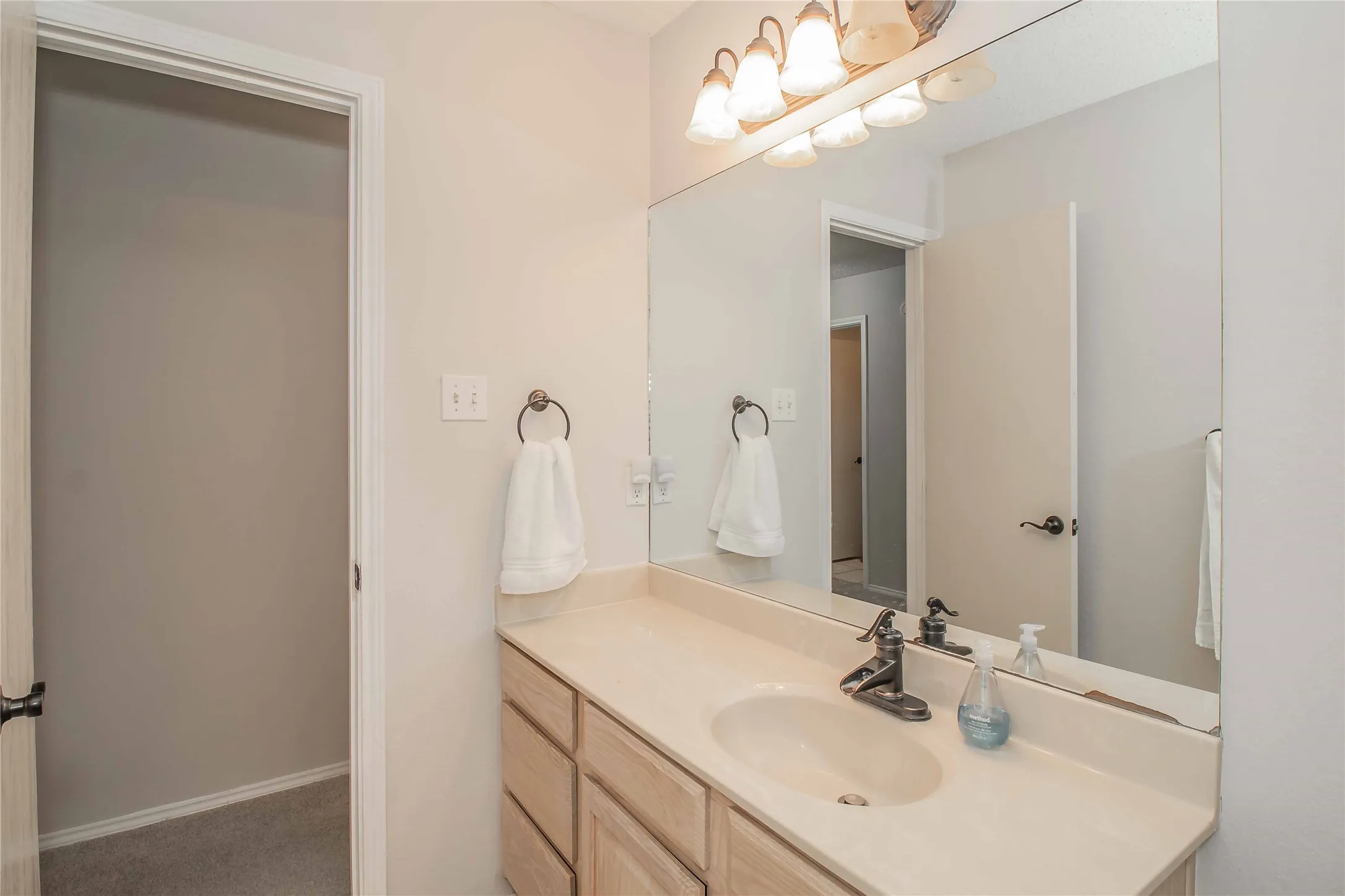 Single Family Residence For Rent in Parker County , 436 Hillside Drive, Aledo, Texas 76008, 3 Bedroom, 2 Bathroom, 2 Garage spaces, 1,539 Sqft, built in 1998, mls#21352542, Real Estate Agent in Aledo, Homes For Rent in Parker county, Homes For Rent in Aledo, Realtor in Aledo Texas, Real Estate Brokerage Independent Realty Texas, Luminita Cordes Realtor
