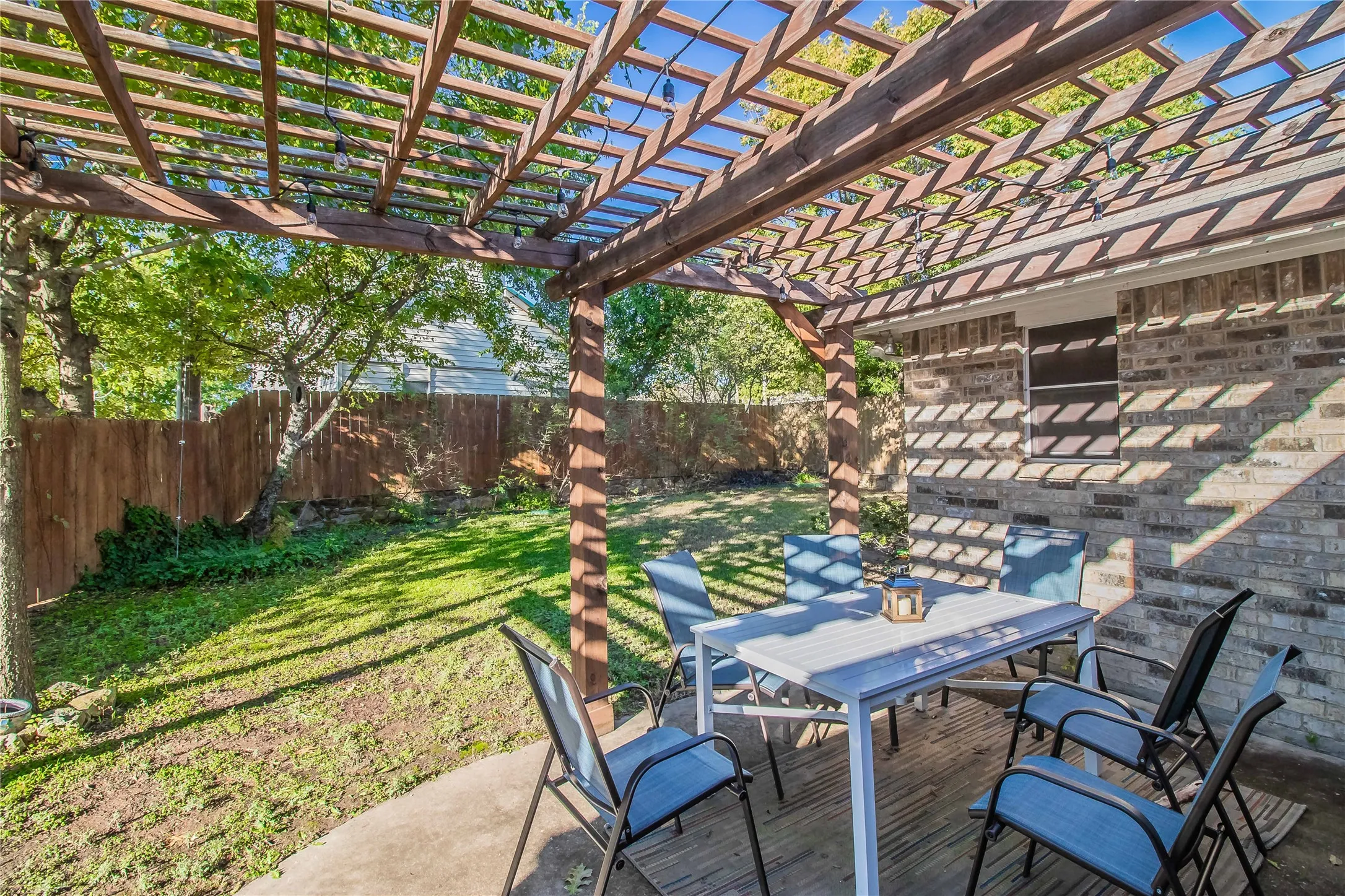 Single Family Residence For Rent in Parker County , 436 Hillside Drive, Aledo, Texas 76008, 3 Bedroom, 2 Bathroom, 2 Garage spaces, 1,539 Sqft, built in 1998, mls#21352542, Real Estate Agent in Aledo, Homes For Rent in Parker county, Homes For Rent in Aledo, Realtor in Aledo Texas, Real Estate Brokerage Independent Realty Texas, Luminita Cordes Realtor
