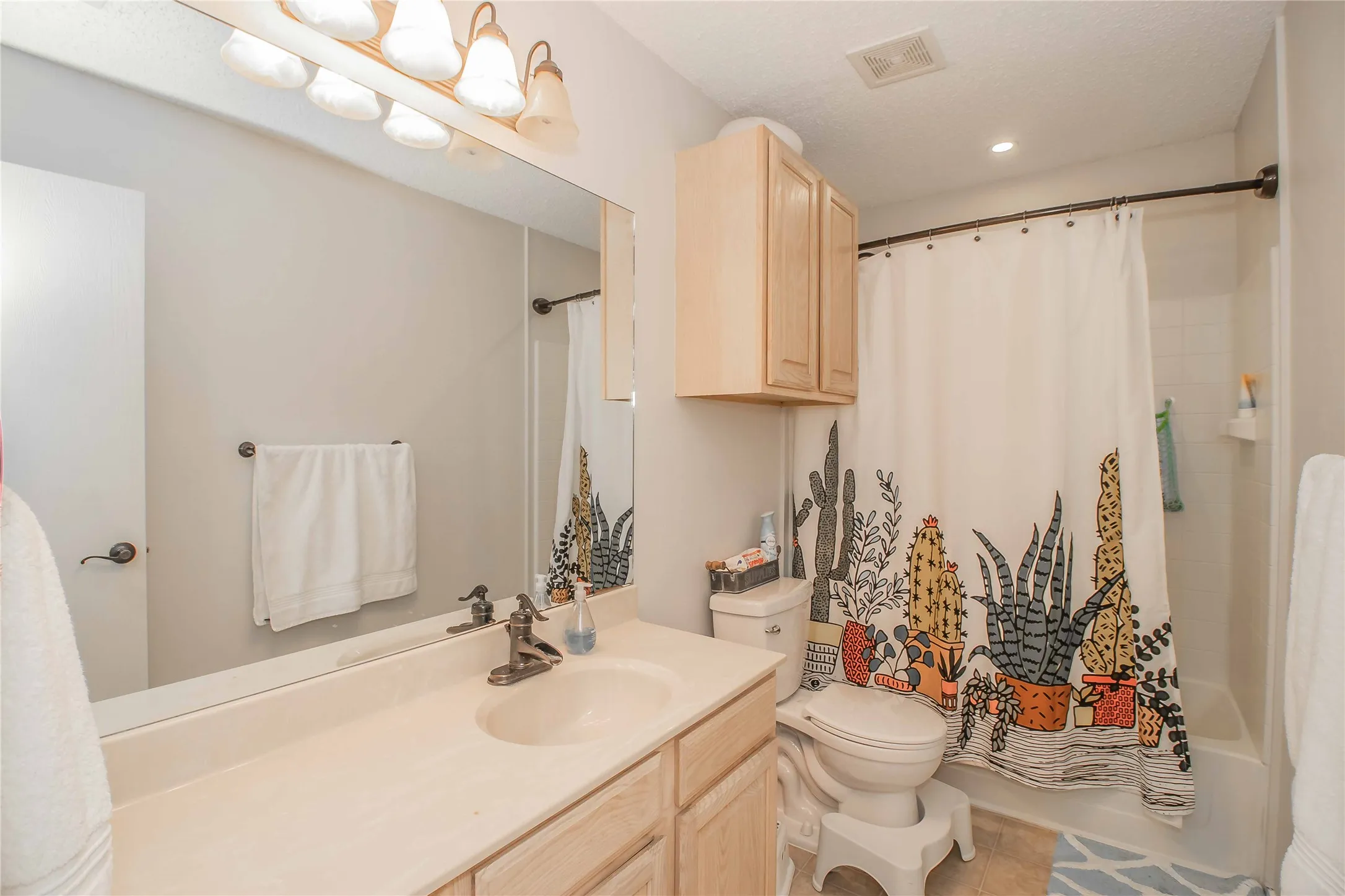 Single Family Residence For Rent in Parker County , 436 Hillside Drive, Aledo, Texas 76008, 3 Bedroom, 2 Bathroom, 2 Garage spaces, 1,539 Sqft, built in 1998, mls#21352542, Real Estate Agent in Aledo, Homes For Rent in Parker county, Homes For Rent in Aledo, Realtor in Aledo Texas, Real Estate Brokerage Independent Realty Texas, Luminita Cordes Realtor