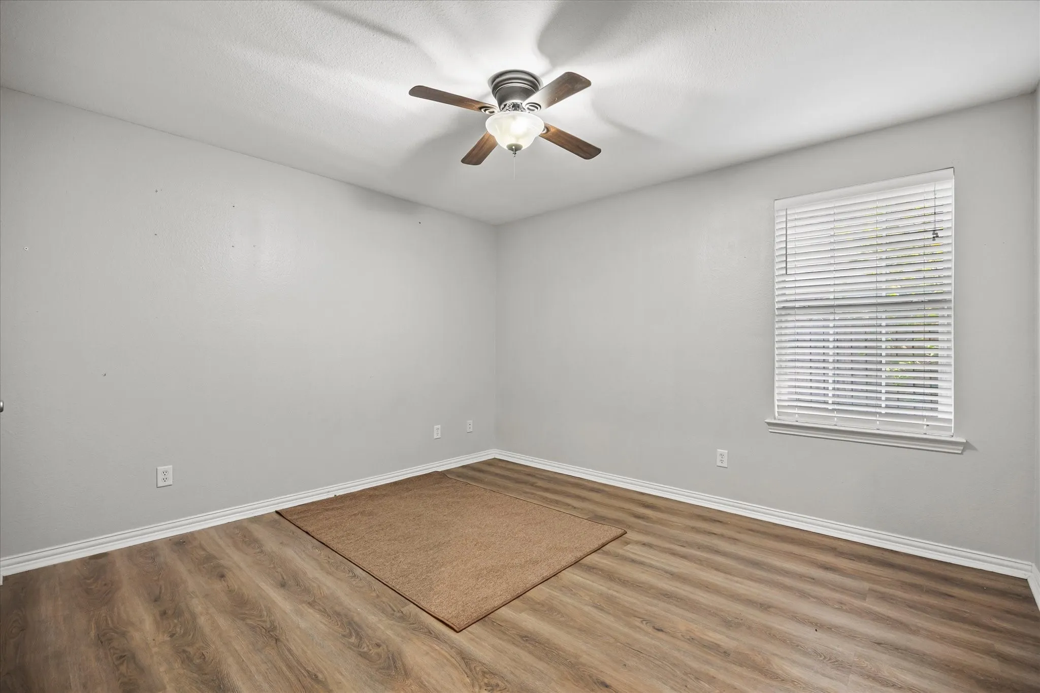 Single Family Residence For Sale in Hunt County , 6905 Drew Court, Greenville, Texas 75402, 4 Bedroom, 2 Bathroom, 2 Garage spaces, 2,104 Sqft, built in 2004, mls#21344985, Real Estate Agent in Greenville, Homes For Sale in Hunt county, Homes For Sale in Greenville, Realtor in Greenville Texas, Real Estate Brokerage Independent Realty Texas, Luminita Cordes Realtor