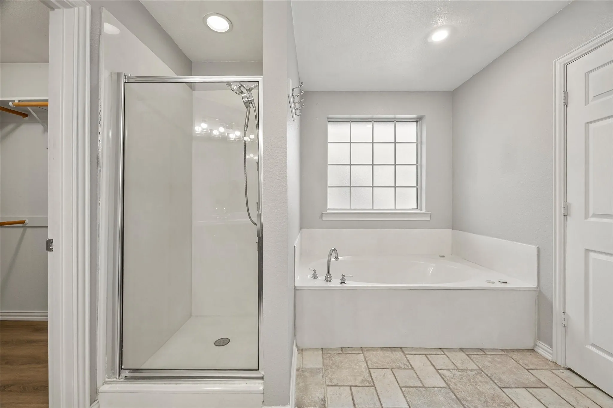 Single Family Residence For Sale in Hunt County , 6905 Drew Court, Greenville, Texas 75402, 4 Bedroom, 2 Bathroom, 2 Garage spaces, 2,104 Sqft, built in 2004, mls#21344985, Real Estate Agent in Greenville, Homes For Sale in Hunt county, Homes For Sale in Greenville, Realtor in Greenville Texas, Real Estate Brokerage Independent Realty Texas, Luminita Cordes Realtor