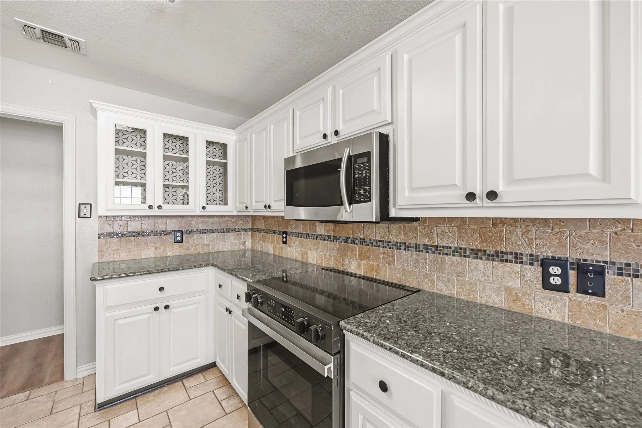 Single Family Residence For Sale in Hunt County , 6905 Drew Court, Greenville, Texas 75402, 4 Bedroom, 2 Bathroom, 2 Garage spaces, 2,104 Sqft, built in 2004, mls#21344985, Real Estate Agent in Greenville, Homes For Sale in Hunt county, Homes For Sale in Greenville, Realtor in Greenville Texas, Real Estate Brokerage Independent Realty Texas, Luminita Cordes Realtor