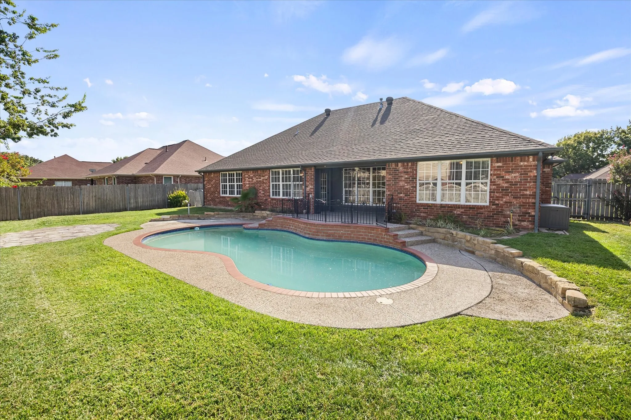 Single Family Residence For Sale in Hunt County , 6905 Drew Court, Greenville, Texas 75402, 4 Bedroom, 2 Bathroom, 2 Garage spaces, 2,104 Sqft, built in 2004, mls#21344985, Real Estate Agent in Greenville, Homes For Sale in Hunt county, Homes For Sale in Greenville, Realtor in Greenville Texas, Real Estate Brokerage Independent Realty Texas, Luminita Cordes Realtor