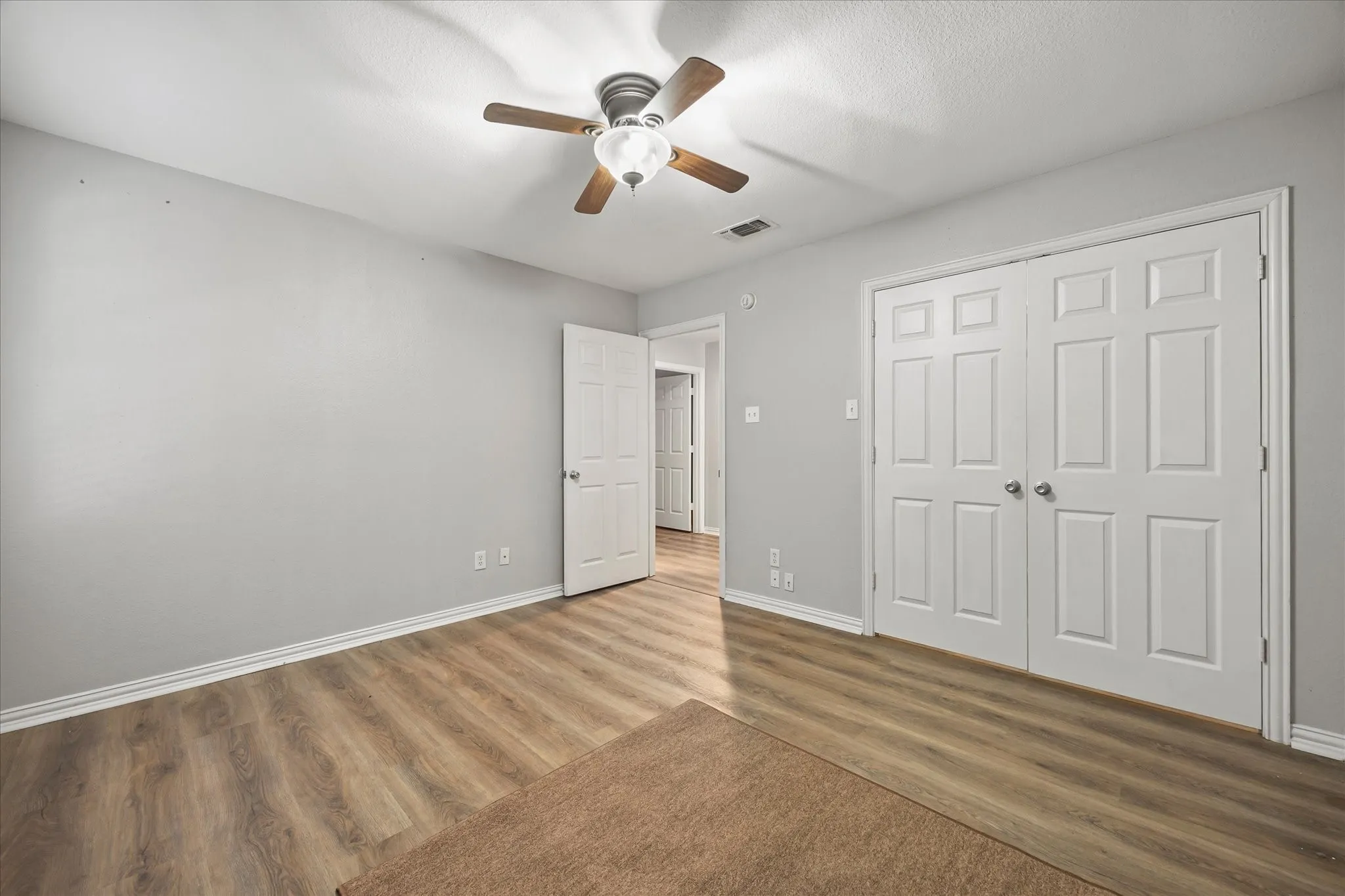 Single Family Residence For Sale in Hunt County , 6905 Drew Court, Greenville, Texas 75402, 4 Bedroom, 2 Bathroom, 2 Garage spaces, 2,104 Sqft, built in 2004, mls#21344985, Real Estate Agent in Greenville, Homes For Sale in Hunt county, Homes For Sale in Greenville, Realtor in Greenville Texas, Real Estate Brokerage Independent Realty Texas, Luminita Cordes Realtor