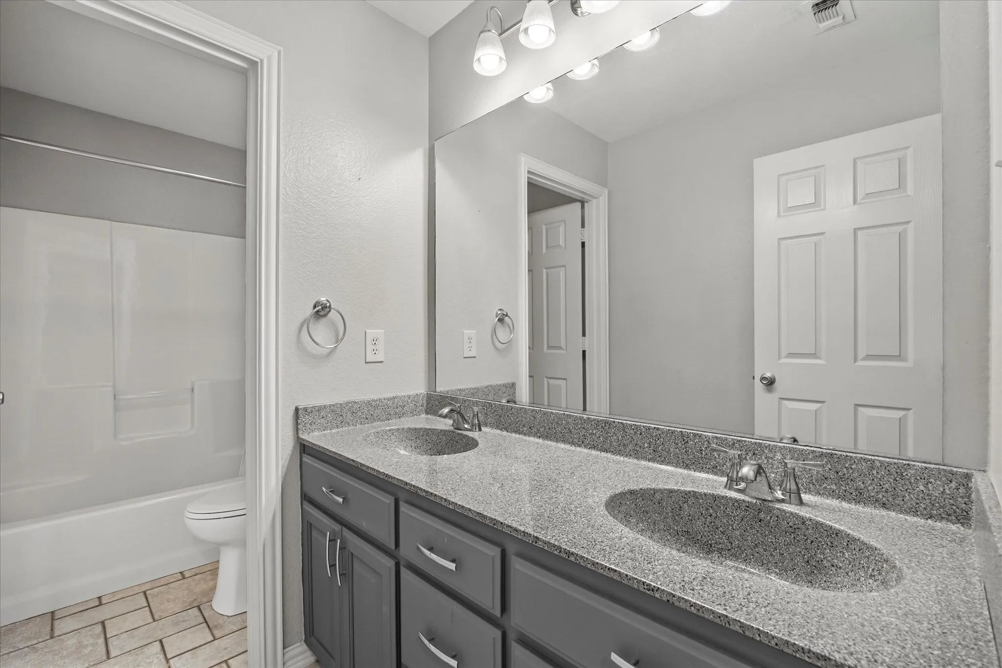 Single Family Residence For Sale in Hunt County , 6905 Drew Court, Greenville, Texas 75402, 4 Bedroom, 2 Bathroom, 2 Garage spaces, 2,104 Sqft, built in 2004, mls#21344985, Real Estate Agent in Greenville, Homes For Sale in Hunt county, Homes For Sale in Greenville, Realtor in Greenville Texas, Real Estate Brokerage Independent Realty Texas, Luminita Cordes Realtor