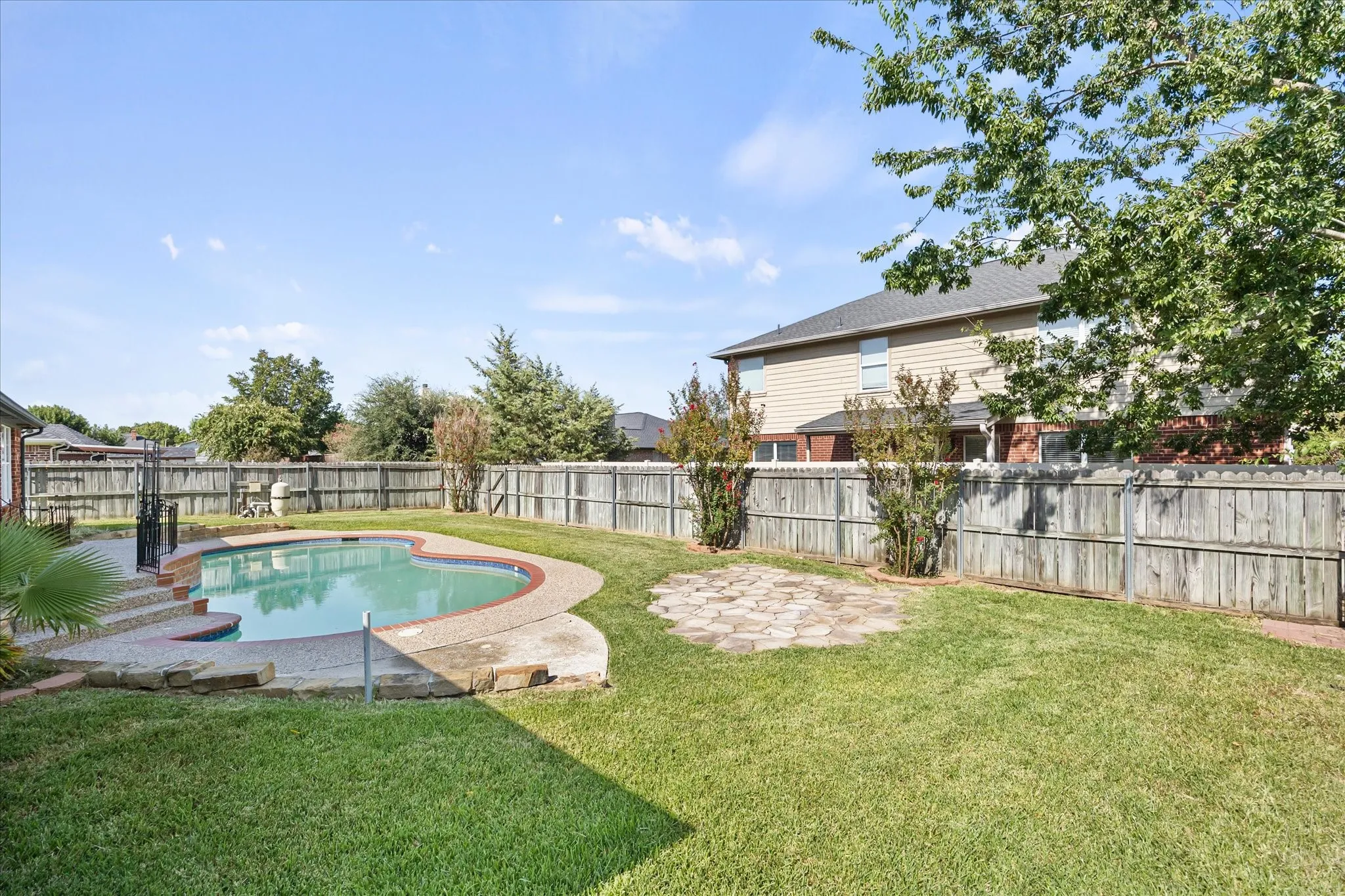 Single Family Residence For Sale in Hunt County , 6905 Drew Court, Greenville, Texas 75402, 4 Bedroom, 2 Bathroom, 2 Garage spaces, 2,104 Sqft, built in 2004, mls#21344985, Real Estate Agent in Greenville, Homes For Sale in Hunt county, Homes For Sale in Greenville, Realtor in Greenville Texas, Real Estate Brokerage Independent Realty Texas, Luminita Cordes Realtor