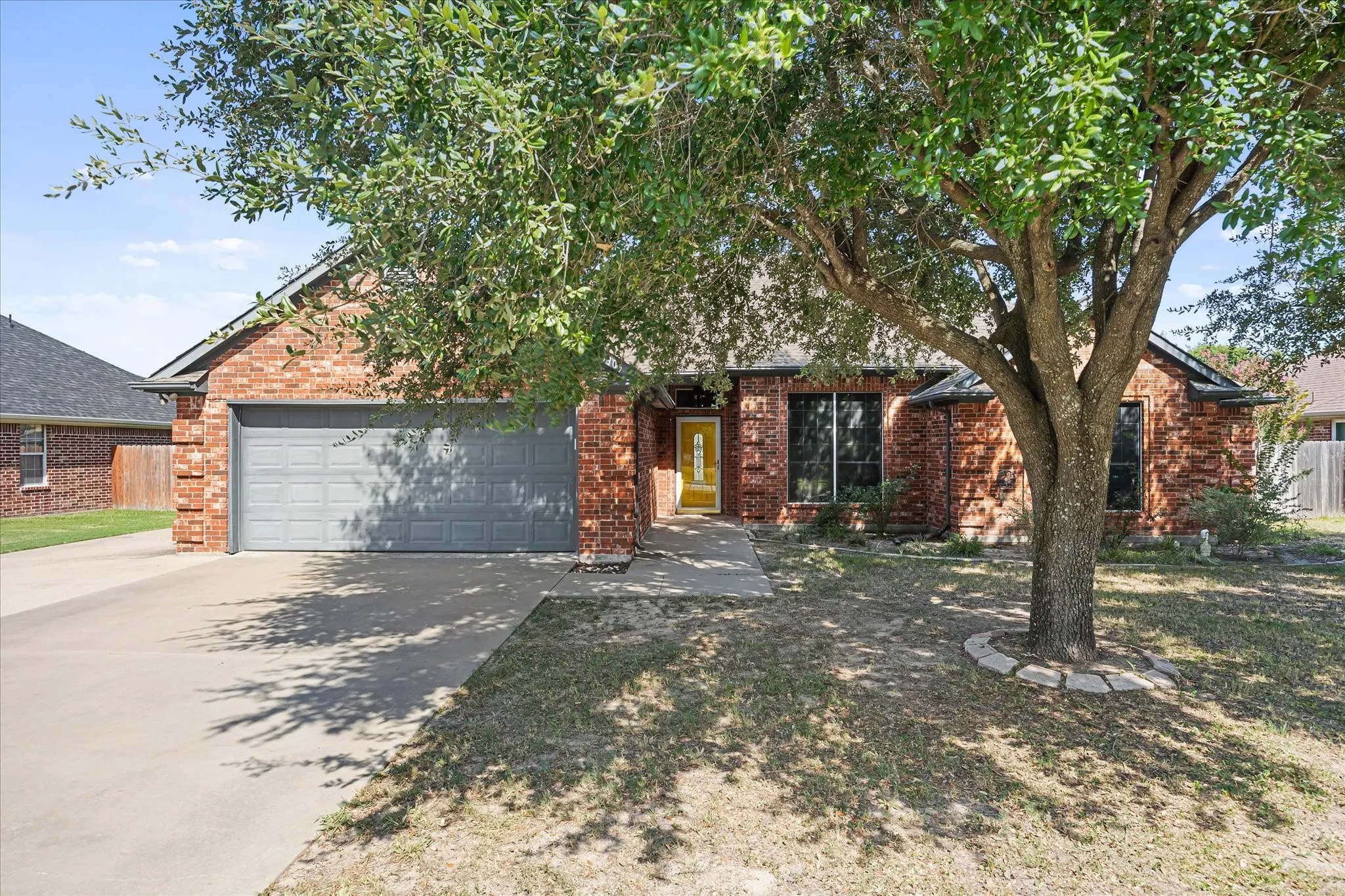 Single Family Residence For Sale in Hunt County , 6905 Drew Court, Greenville, Texas 75402, 4 Bedroom, 2 Bathroom, 2 Garage spaces, 2,104 Sqft, built in 2004, mls#21344985, Real Estate Agent in Greenville, Homes For Sale in Hunt county, Homes For Sale in Greenville, Realtor in Greenville Texas, Real Estate Brokerage Independent Realty Texas, Luminita Cordes Realtor