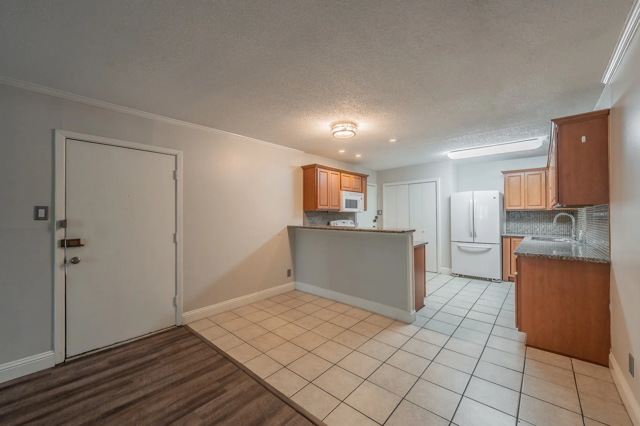 Condominium For Rent in Dallas County , 7706 Meadow Road 225, Dallas, Texas 75230, 2 Bedroom, 2 Bathroom, Garage spaces, 1,115 Sqft, built in 1963, mls#21352596, Real Estate Agent in Dallas, Homes For Rent in Dallas county, Homes For Rent in Dallas, Realtor in Dallas Texas, Real Estate Brokerage Independent Realty Texas, Luminita Cordes Realtor