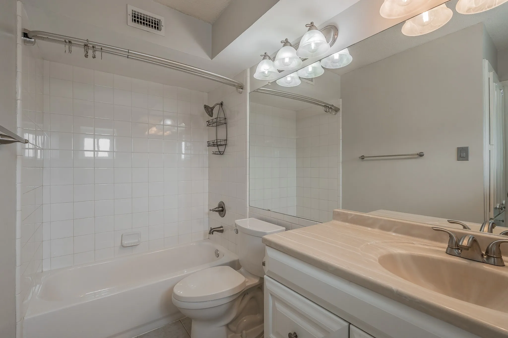 Condominium For Rent in Dallas County , 7706 Meadow Road 225, Dallas, Texas 75230, 2 Bedroom, 2 Bathroom, Garage spaces, 1,115 Sqft, built in 1963, mls#21352596, Real Estate Agent in Dallas, Homes For Rent in Dallas county, Homes For Rent in Dallas, Realtor in Dallas Texas, Real Estate Brokerage Independent Realty Texas, Luminita Cordes Realtor